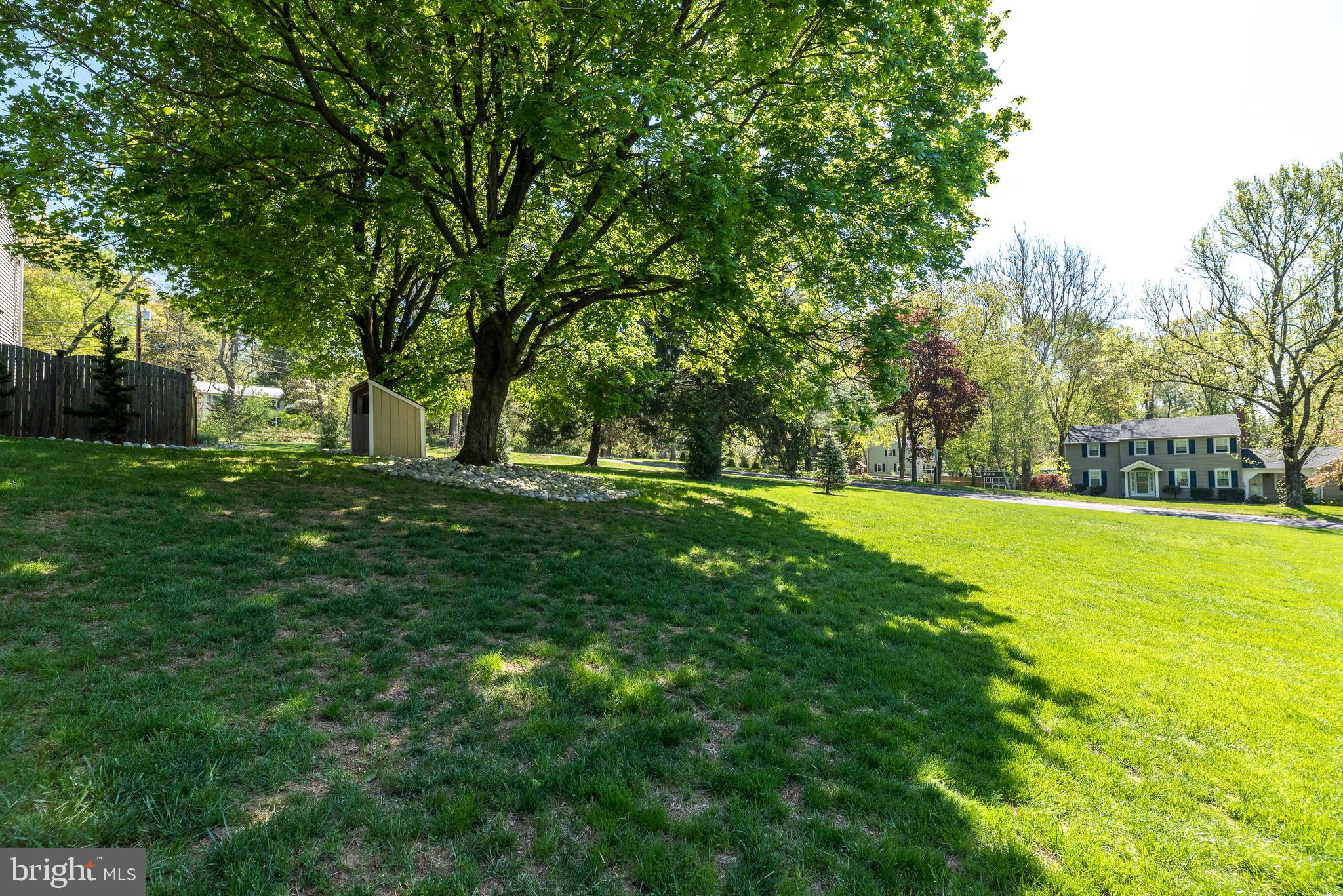 PEBBLE HILL - Residential