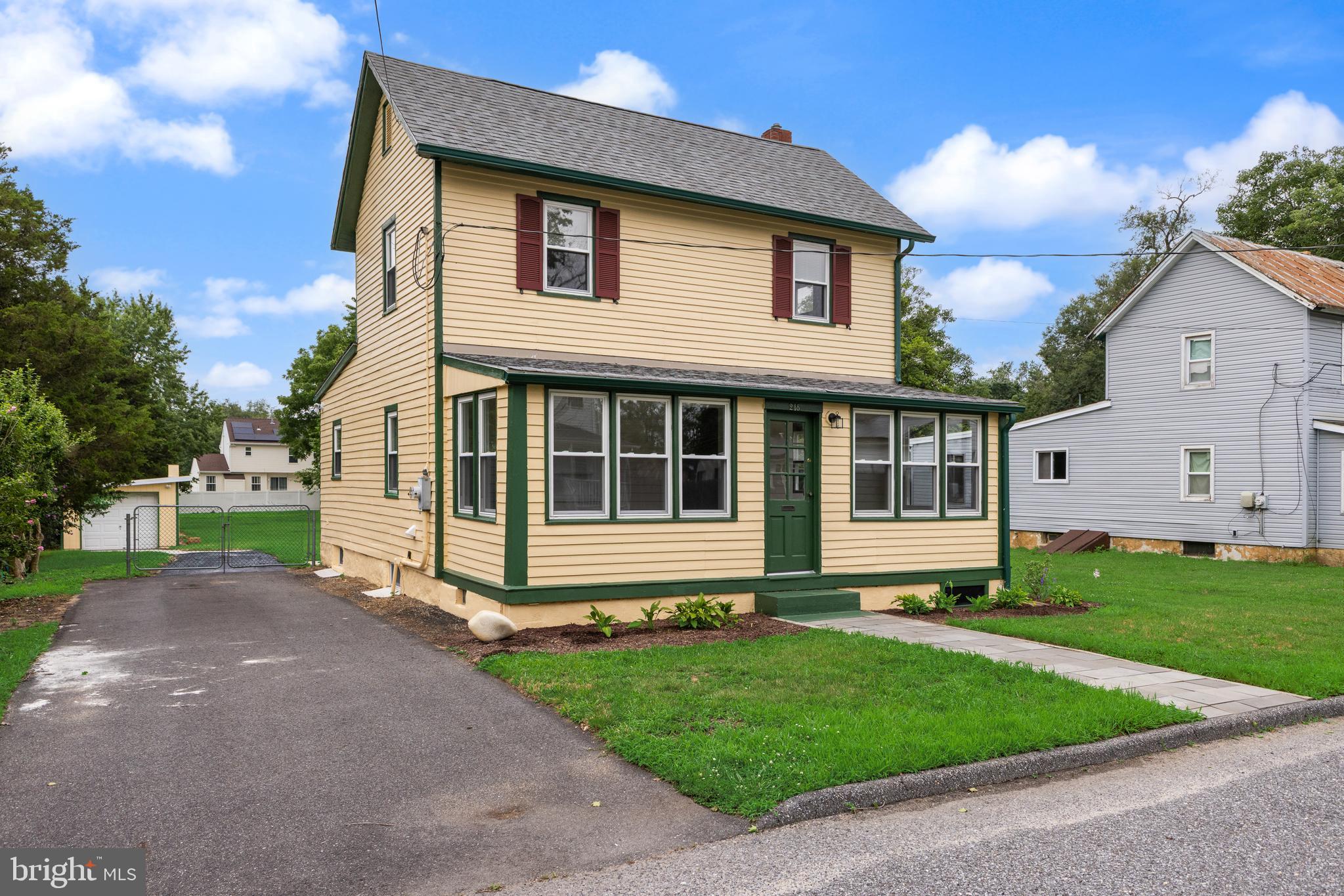 218 E LINDEN STREET