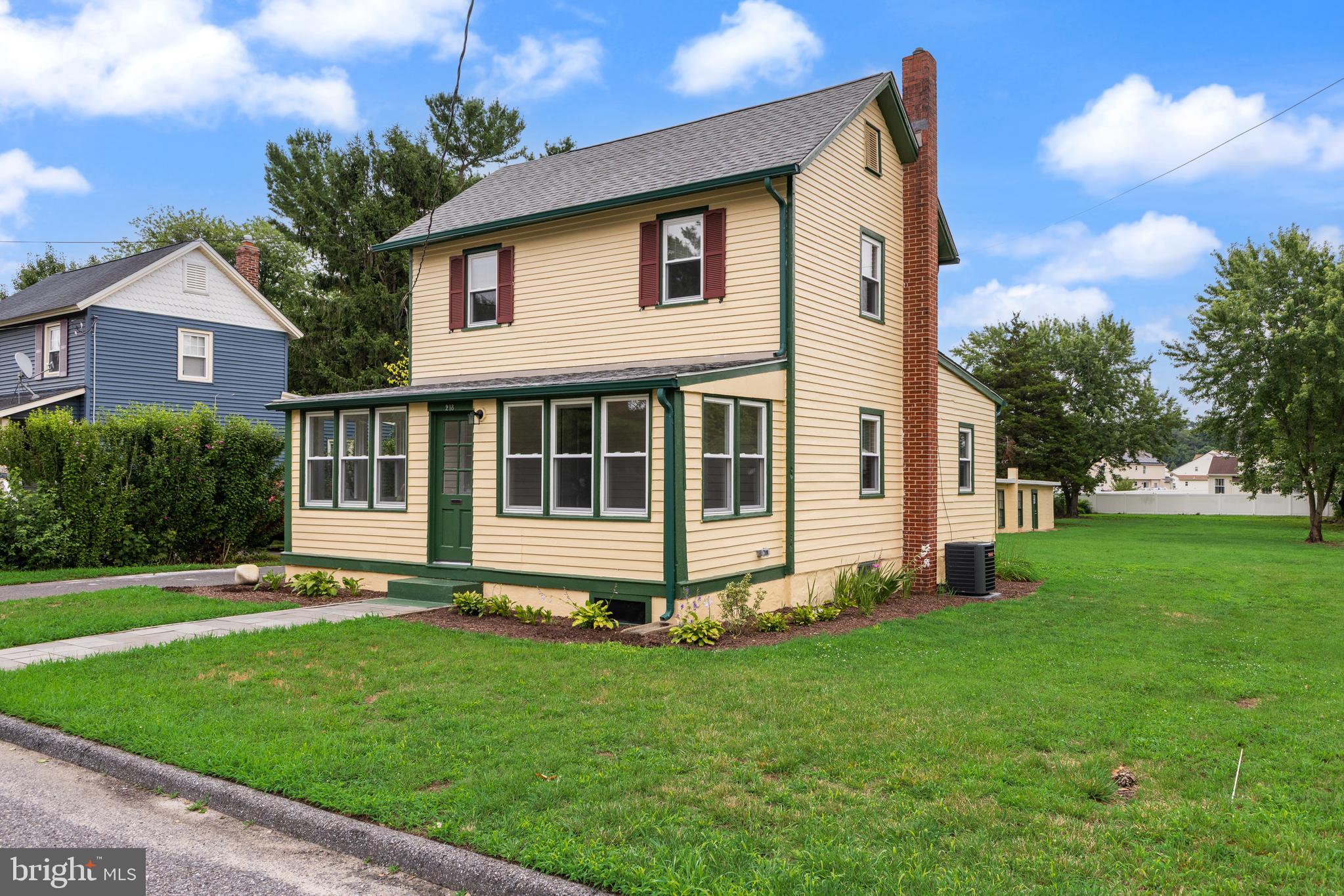 218 E LINDEN STREET
