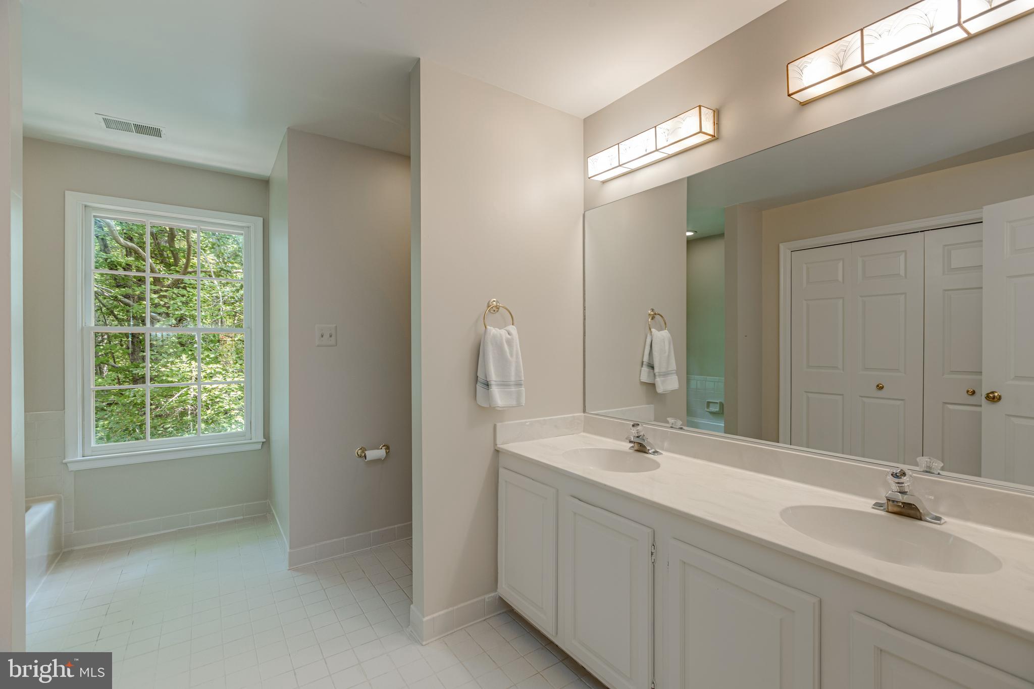 HAMPTON HILLS - Residential