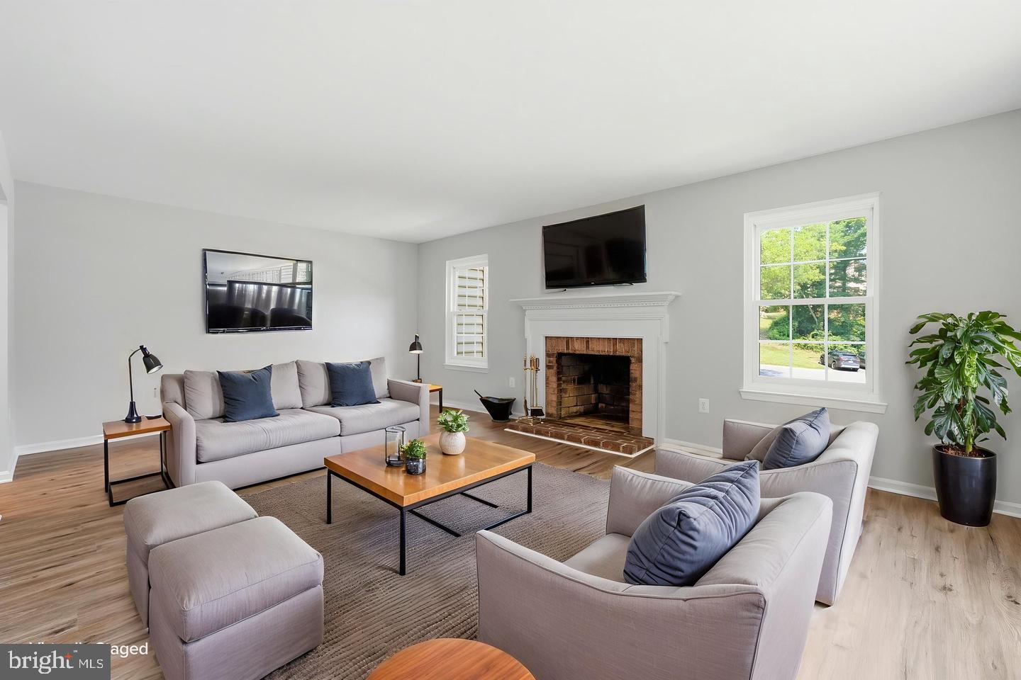 8627 PIN OAK DRIVE