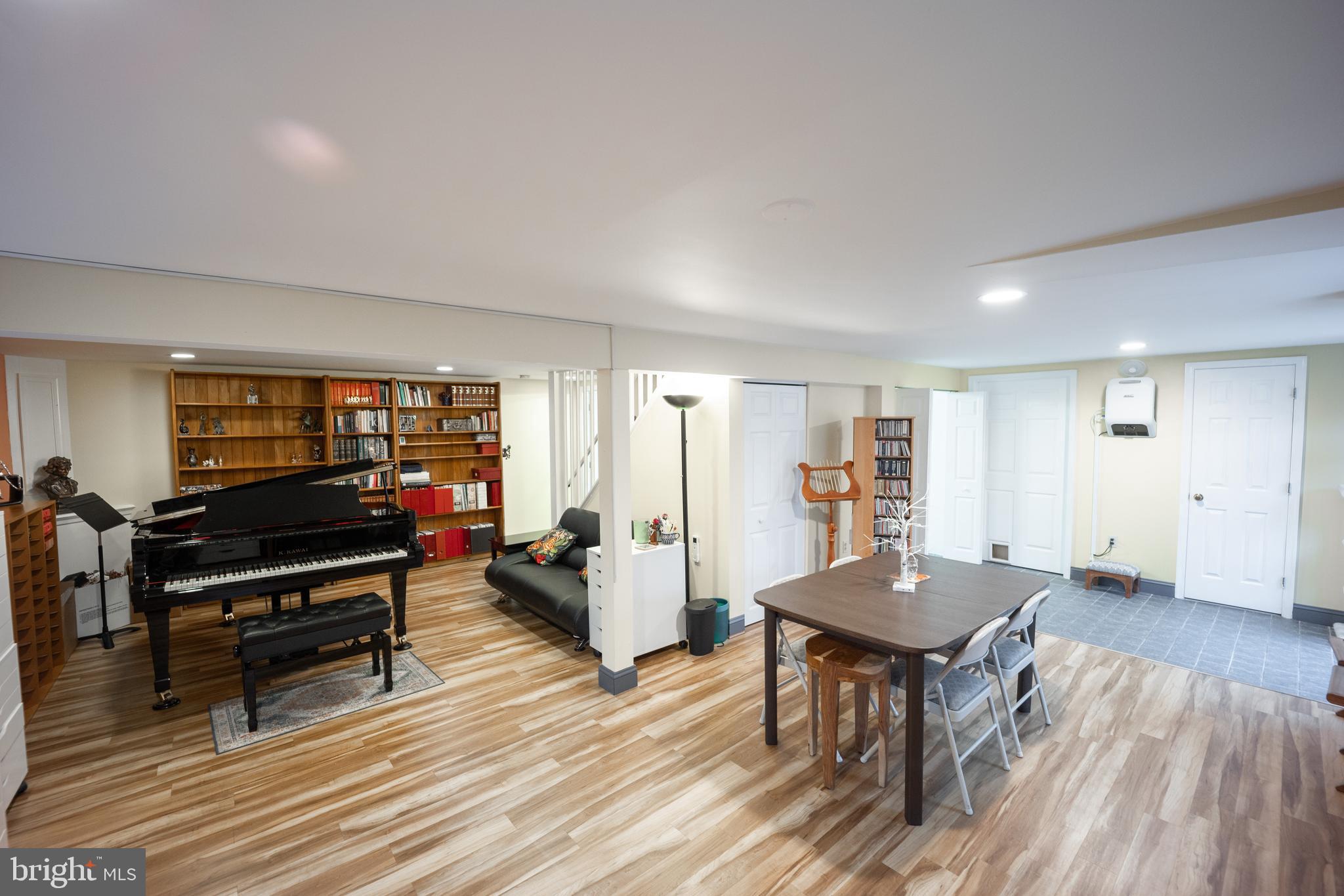 FONT HILL VILLAGE - Residential