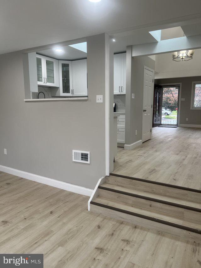 LAKECREST - Residential Lease