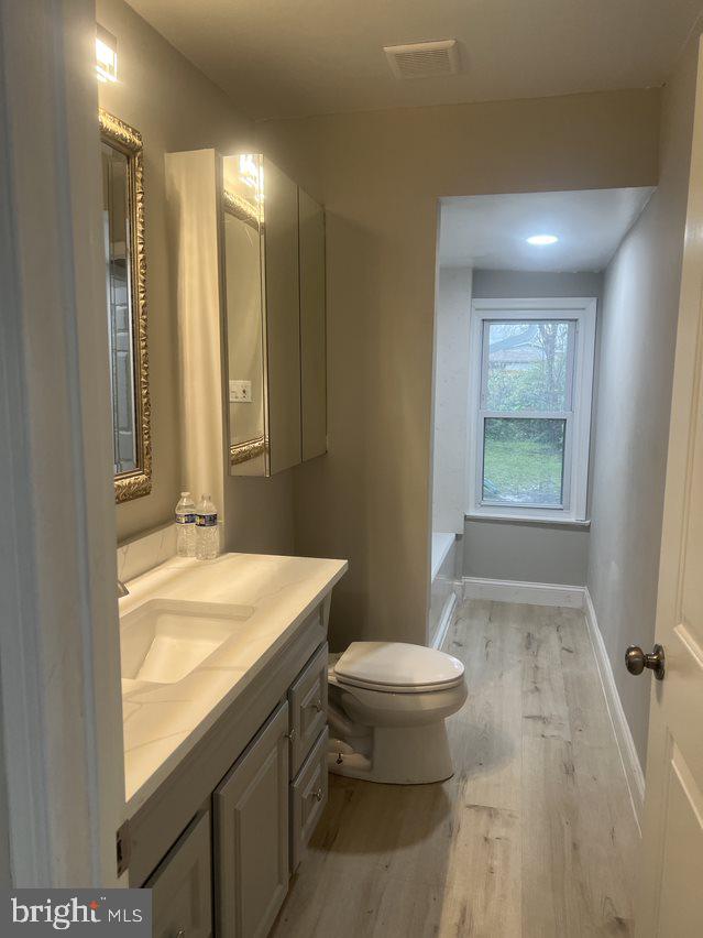 LAKECREST - Residential Lease