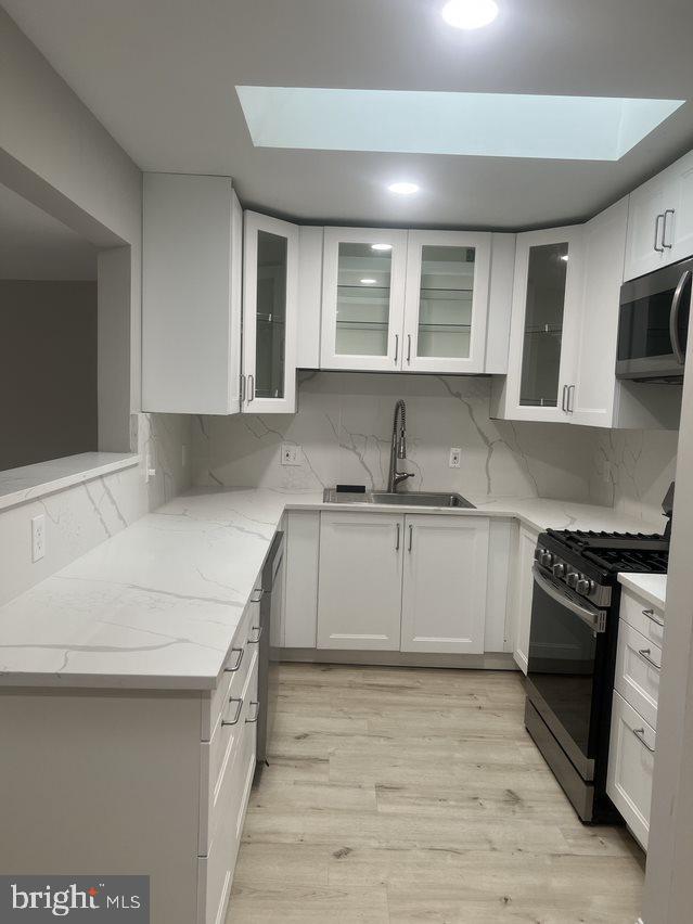 LAKECREST - Residential Lease