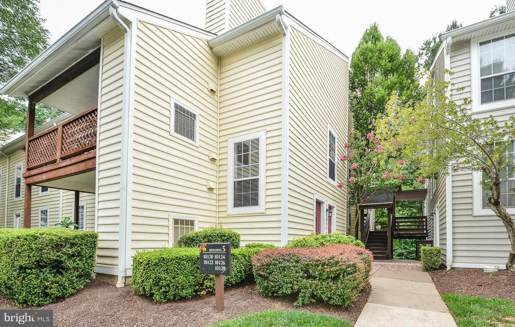 Photo of 10124 Oakton Terrace Road, OAKTON, VA 22124 (MLS # VAFX2310858)