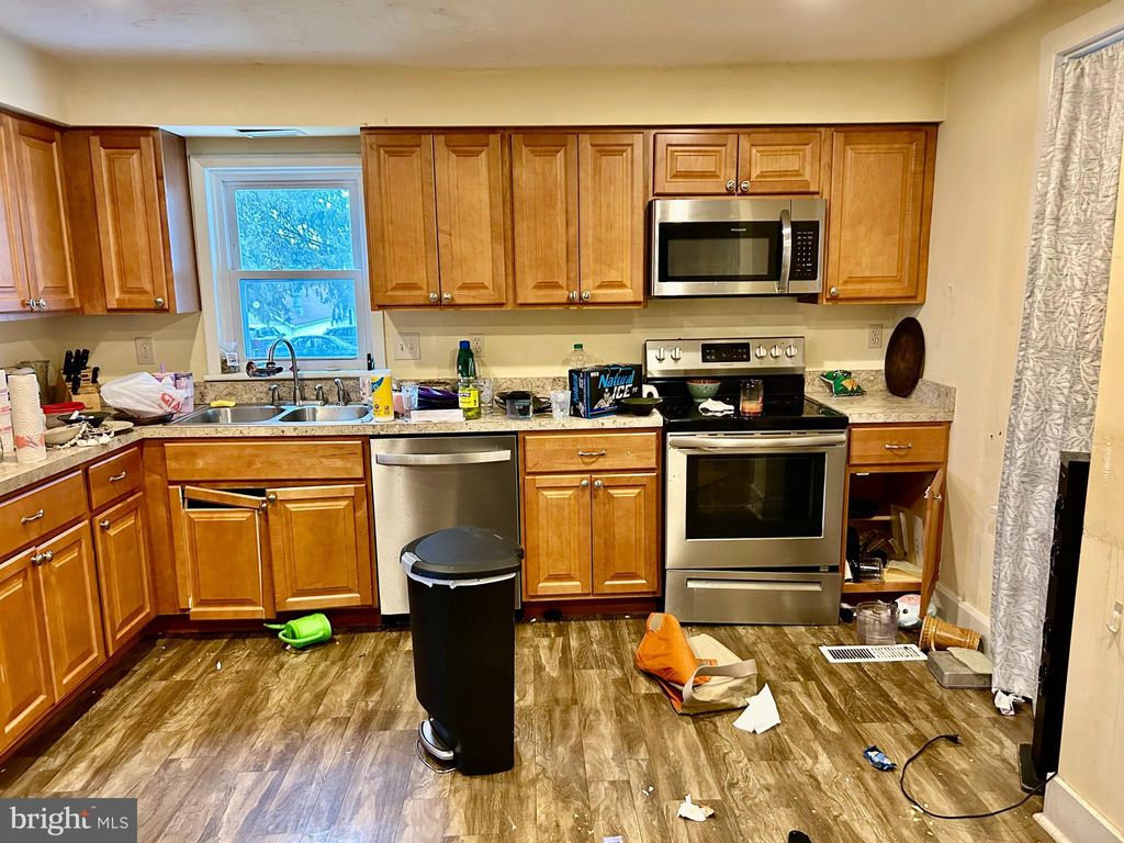 Photo of 9 W Pennsylvania Avenue, STEWARTSTOWN, PA 17363 (MLS # PAYK2094792)