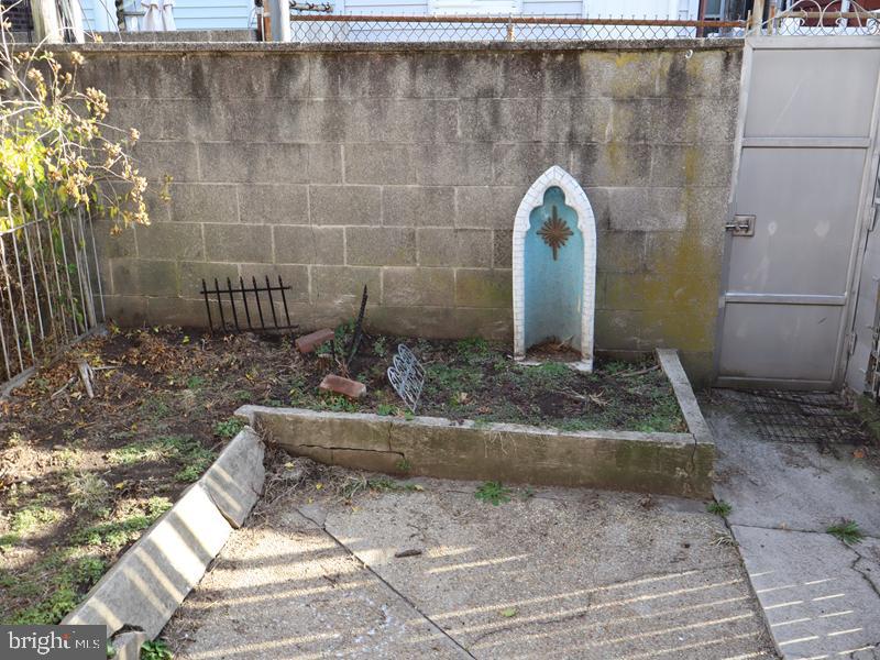 3221 ARAMINGO AVENUE