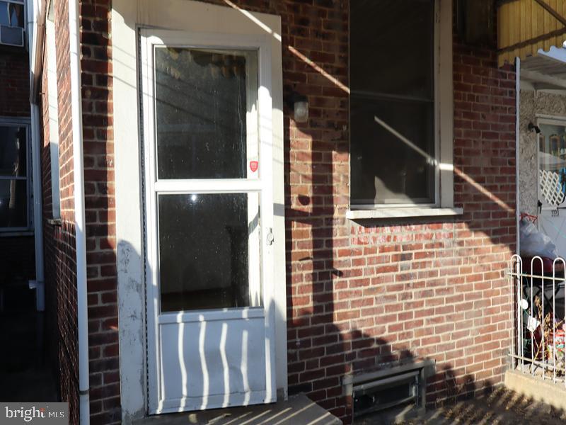 3221 ARAMINGO AVENUE