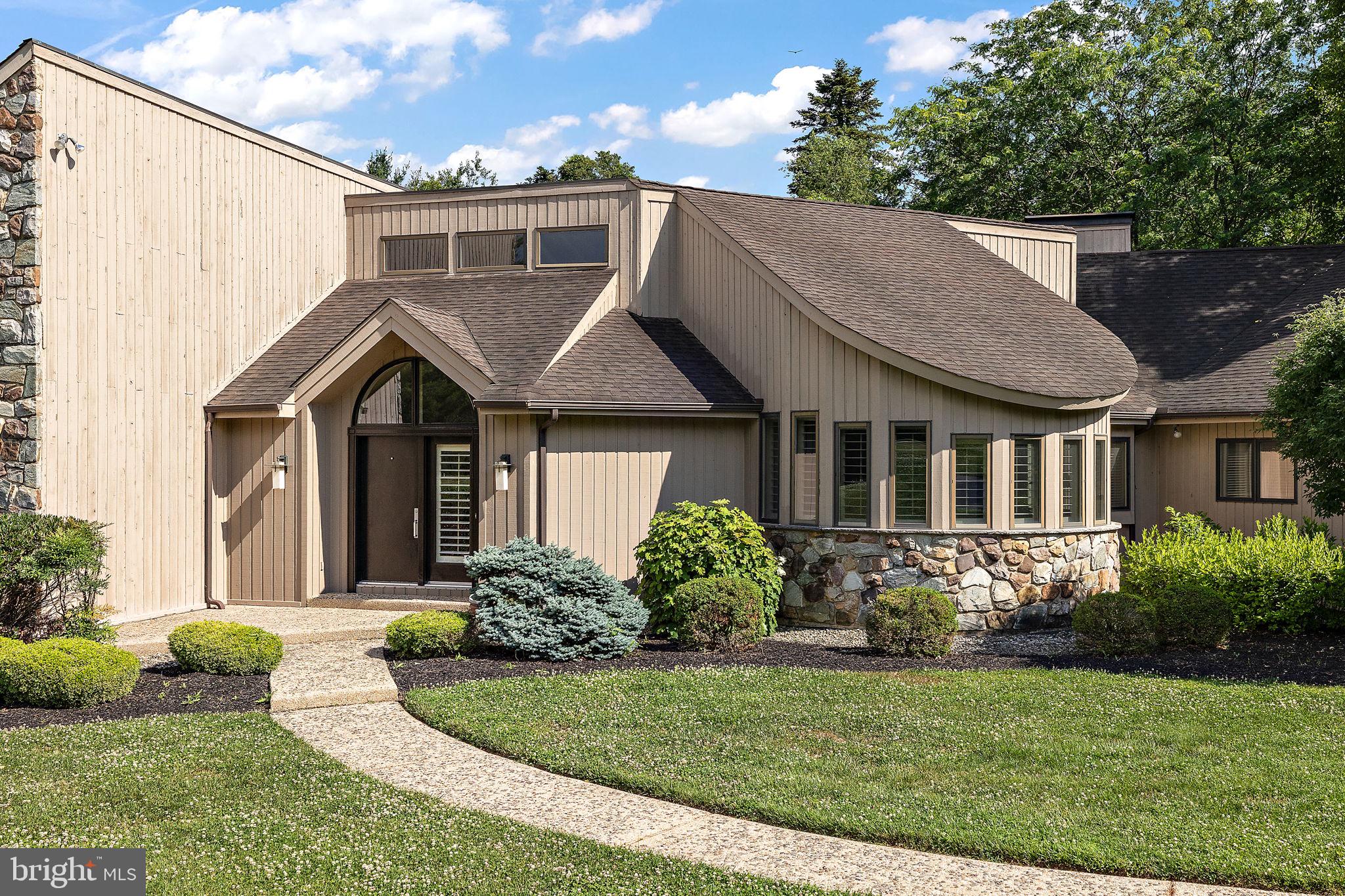 12 W MOZART DRIVE