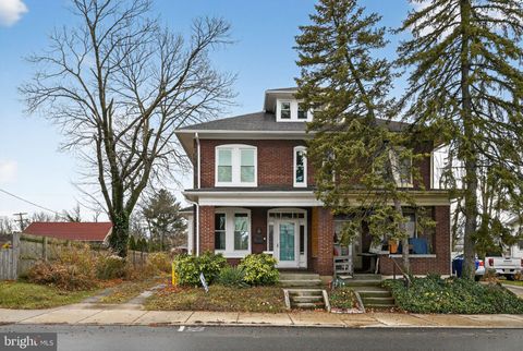 Photo of 990 Mount Rose Avenue, YORK, PA 17403 (MLS # PAYK2098204)