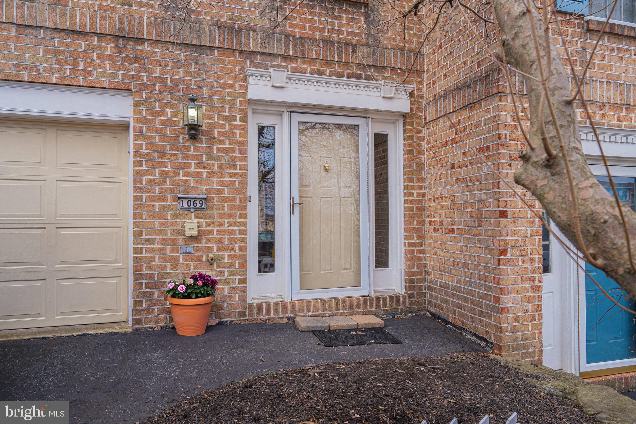 CLEARVIEW MANOR - Residential