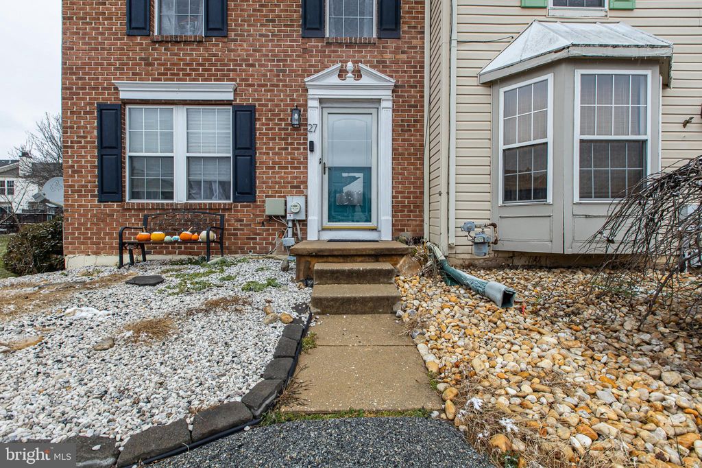 Photo of 27 E Newtown Place, NEWARK, DE 19702 (MLS # DENC2094224)