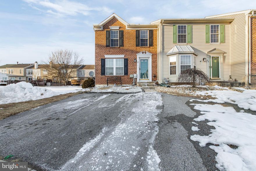 Welcome to 27 E Newtown Place in Newark — an exceptional end-unit townhome now offered at $320,000! Back on the market at no fault of the sellers. 

This 2-bedroom, 2.5-bath home features huge rooms, a fully finished basement perfect for a home office, gym, or extra living space, and an open layout designed for everyday comfort and easy entertaining. As an end unit, you’ll enjoy added privacy and extra windows that flood the home with natural light.

Nestled quietly in the back of the neighborhood, this home offers a peaceful setting while still being just minutes from shopping, dining, and major routes. Step out onto your large deck, perfect for morning coffee, summer gatherings, or unwinding at the end of the day.

At this price point, space, location, and features come together beautifully a true value in today’s market. Reach out to schedule your private tour before it’s gone!