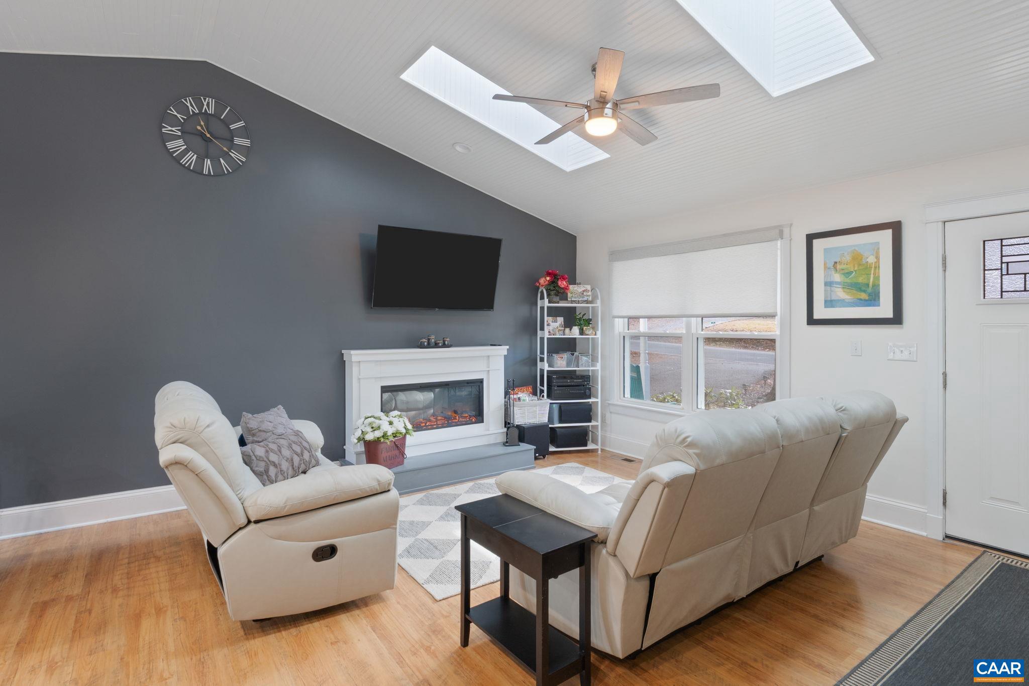 LAKE MONTICELLO - Residential