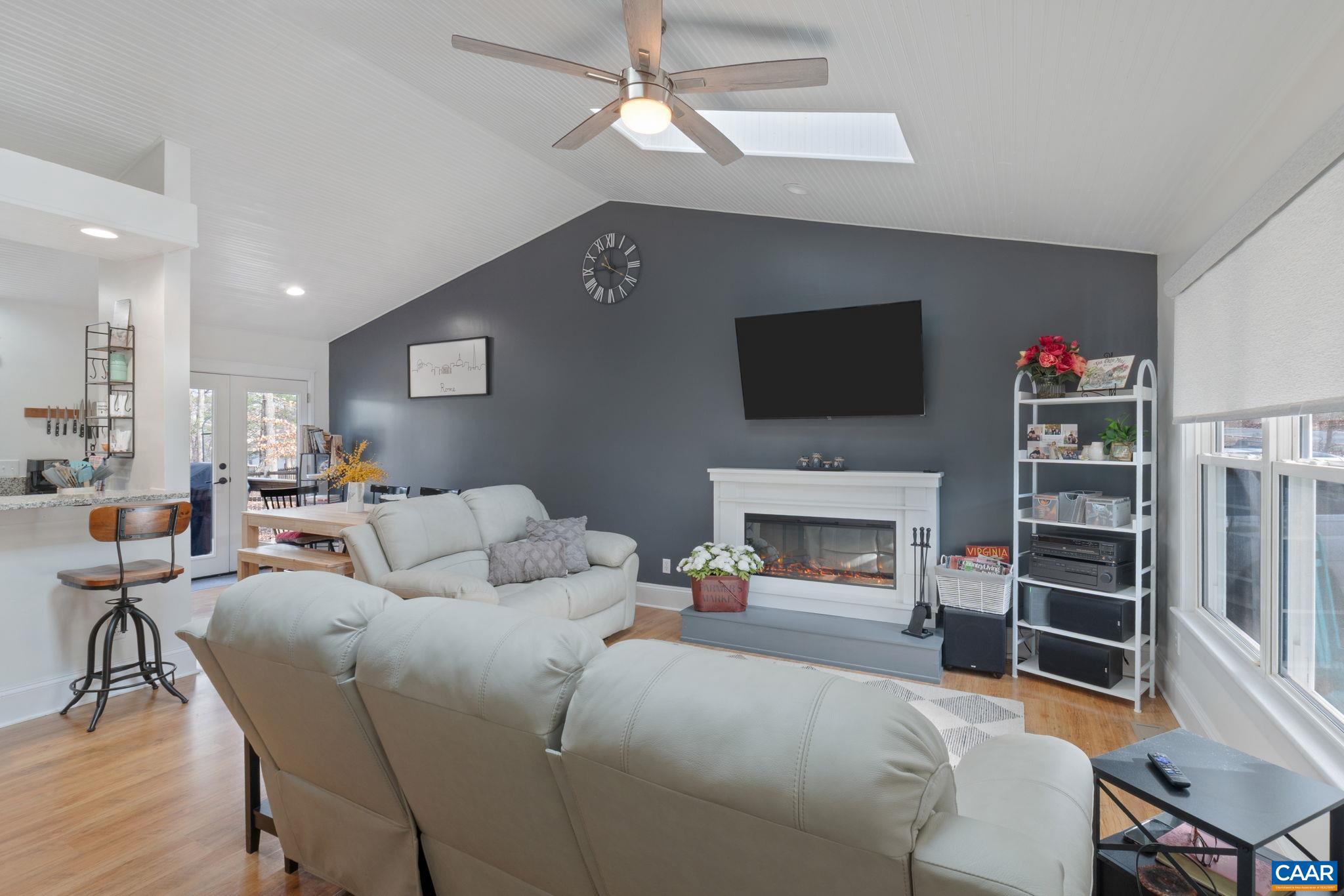 LAKE MONTICELLO - Residential