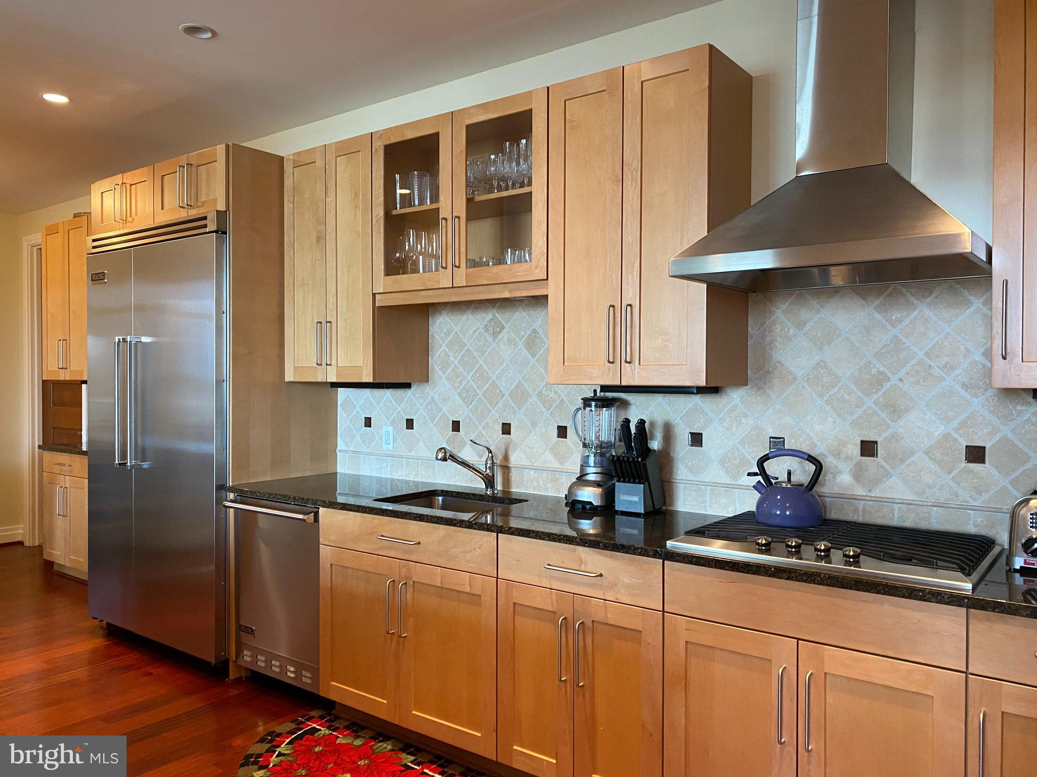 ONE PARK CREST CONDOMINIUM - Residential