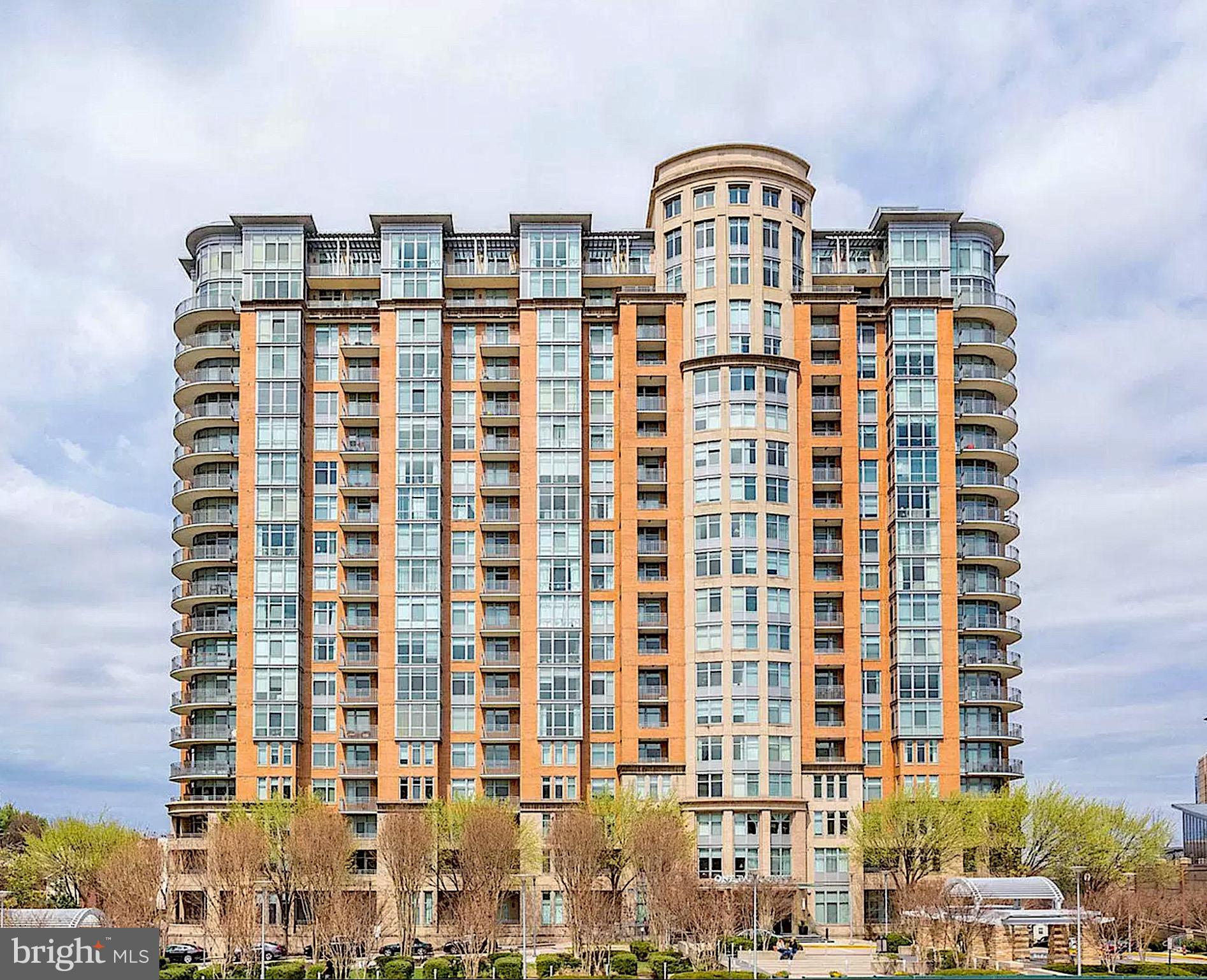 ONE PARK CREST CONDOMINIUM - Residential