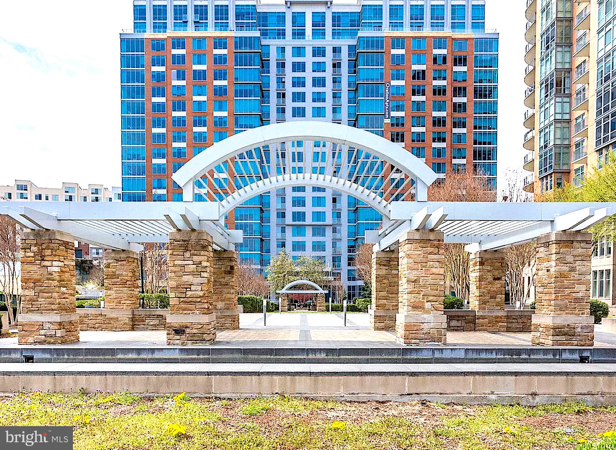 ONE PARK CREST CONDOMINIUM - Residential