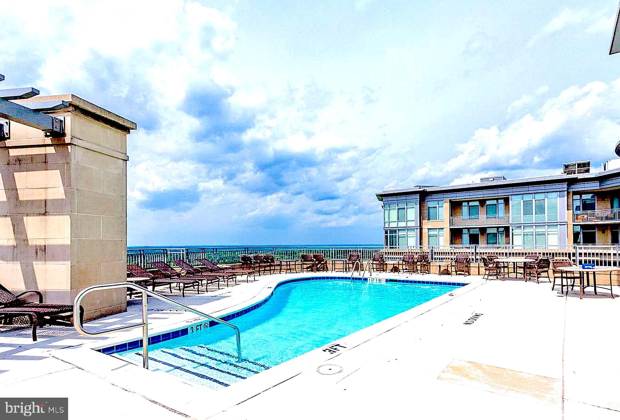 ONE PARK CREST CONDOMINIUM - Residential