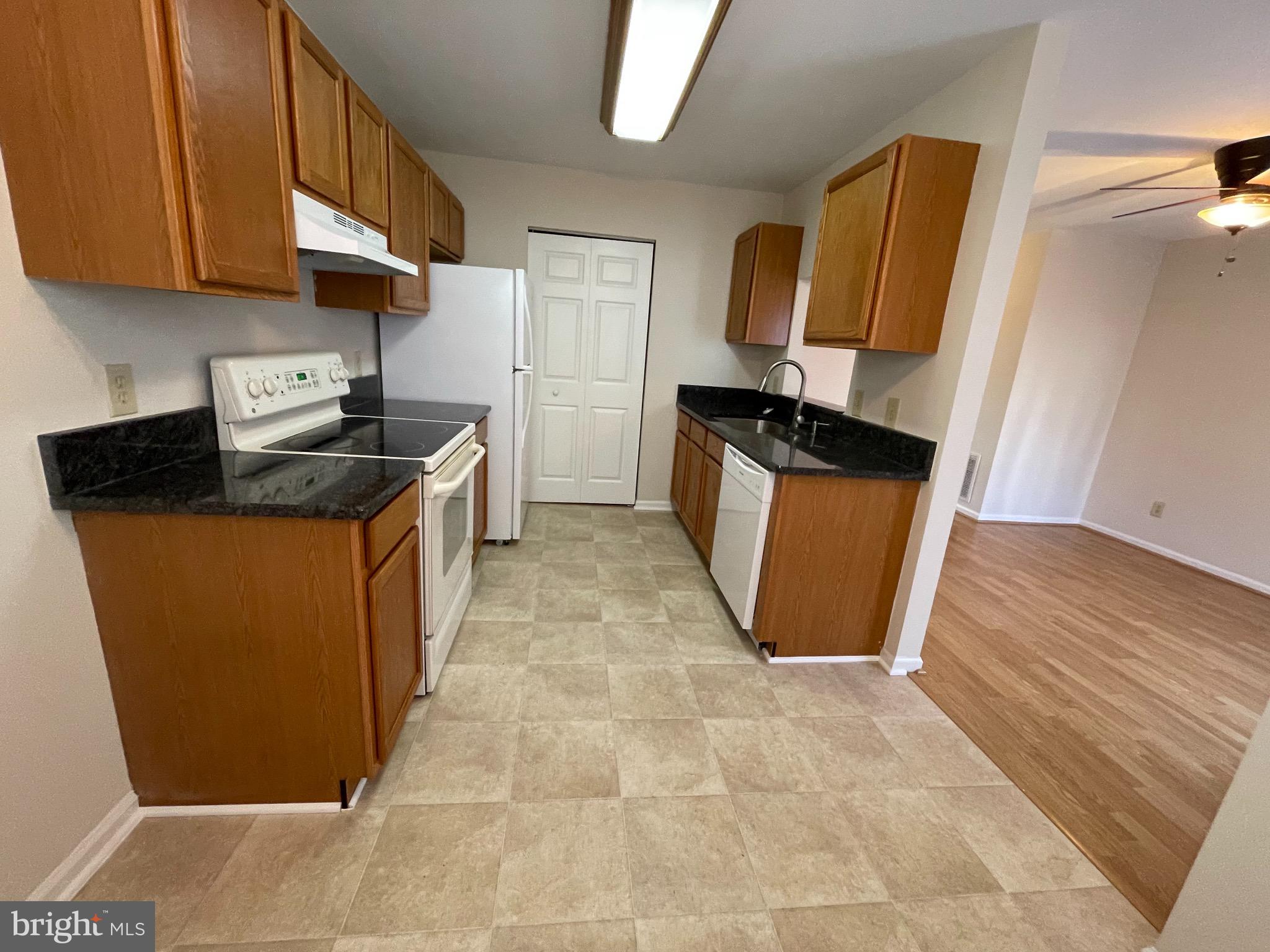 VILLAGES OF SALEM STATION - Residential Lease