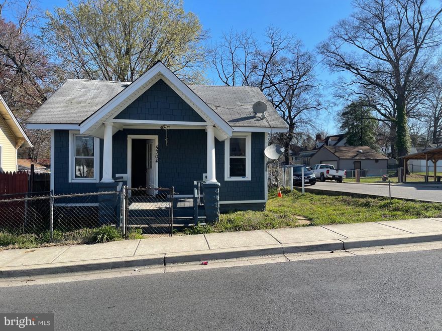 Short Sale, Great location, cape code close to shopping centers, restaurants, and public transportation. Property has potential for investors . the property needs some work. This is CASH ONLY
Property is  selling in  AS IS, conditions.