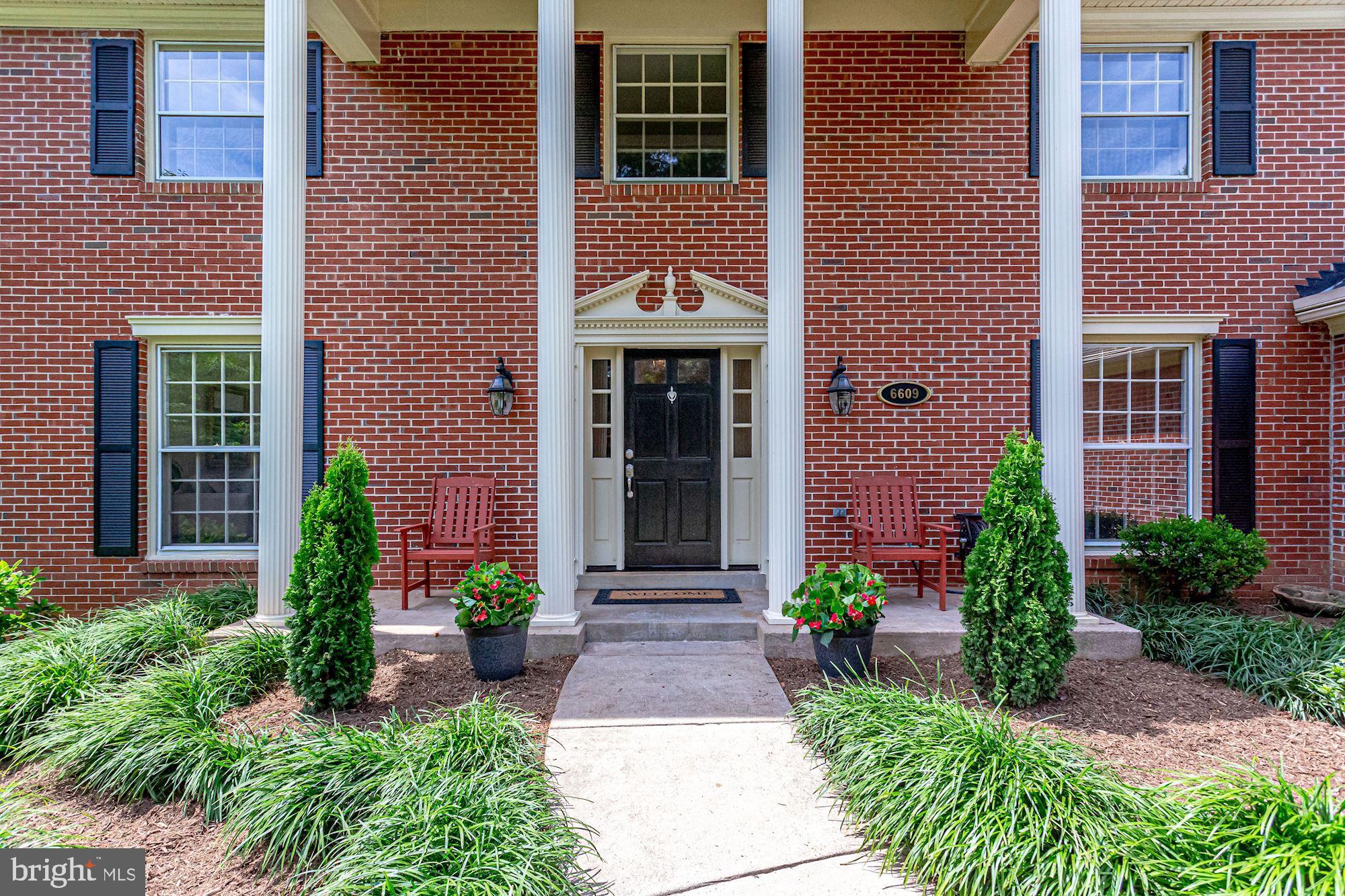 LANGLEY OAKS - Residential