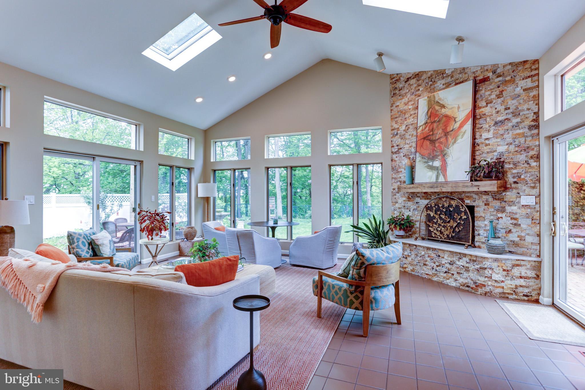 COUNTRY CLUB PARK - Residential