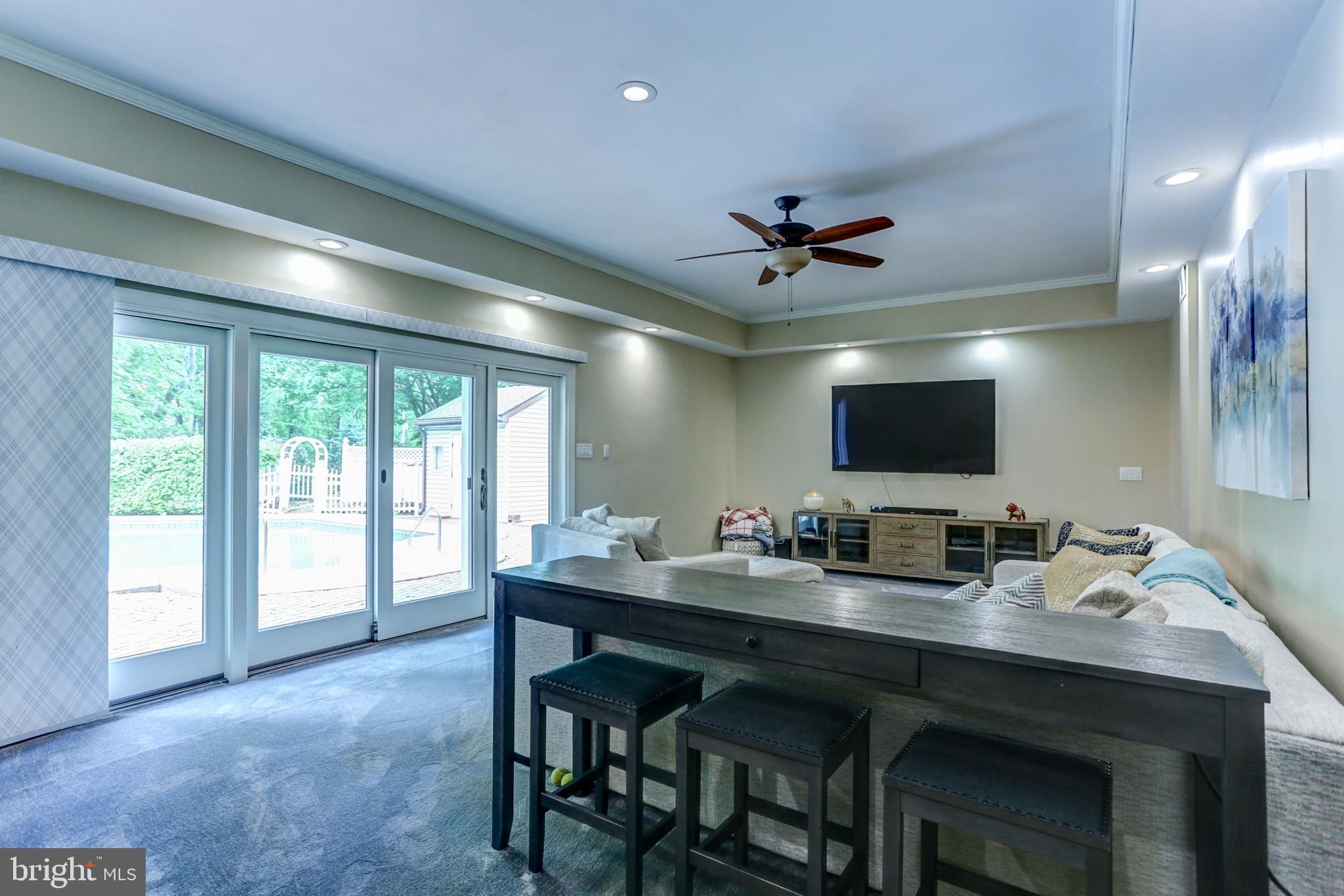 COUNTRY CLUB PARK - Residential