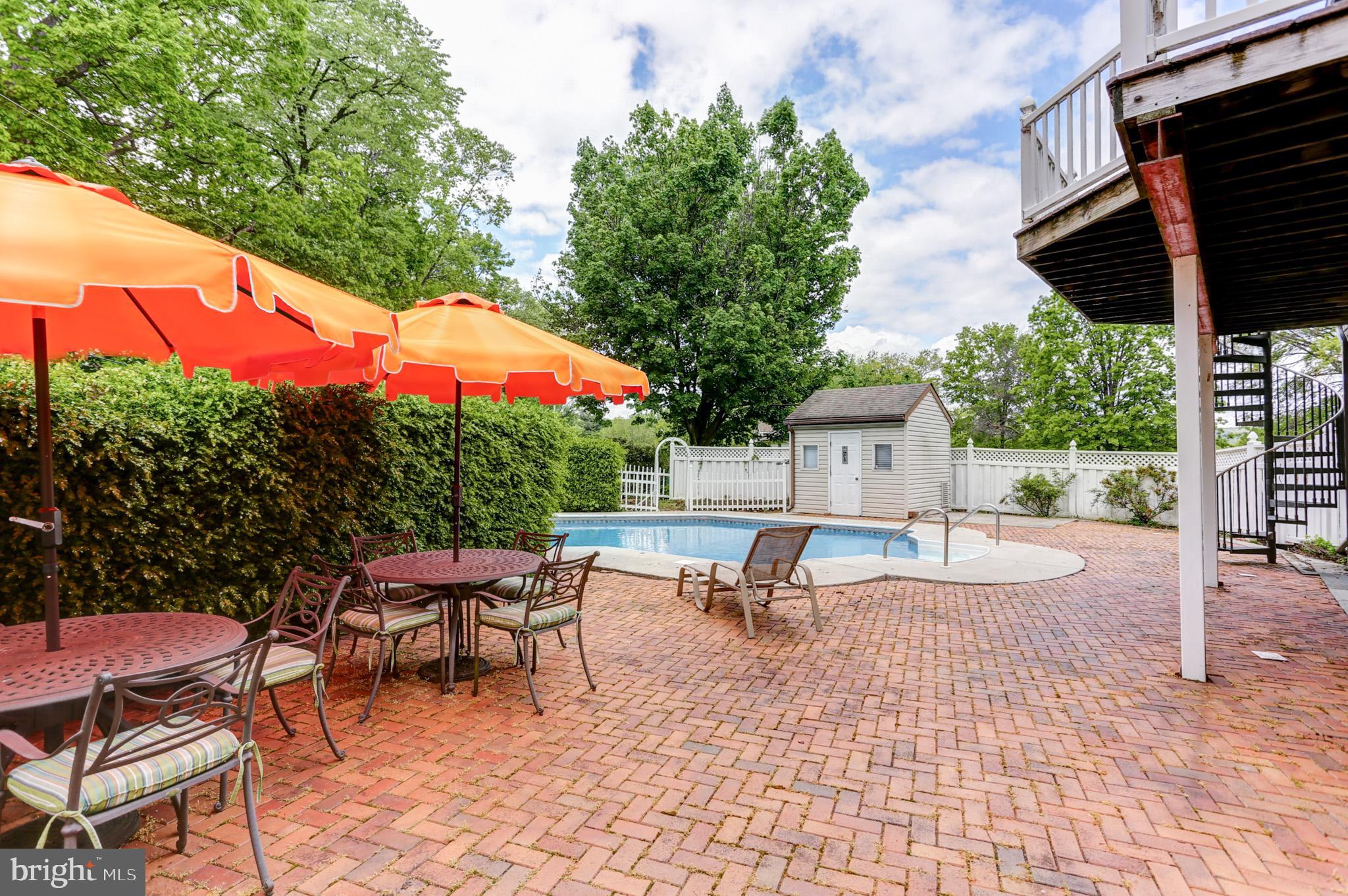 COUNTRY CLUB PARK - Residential
