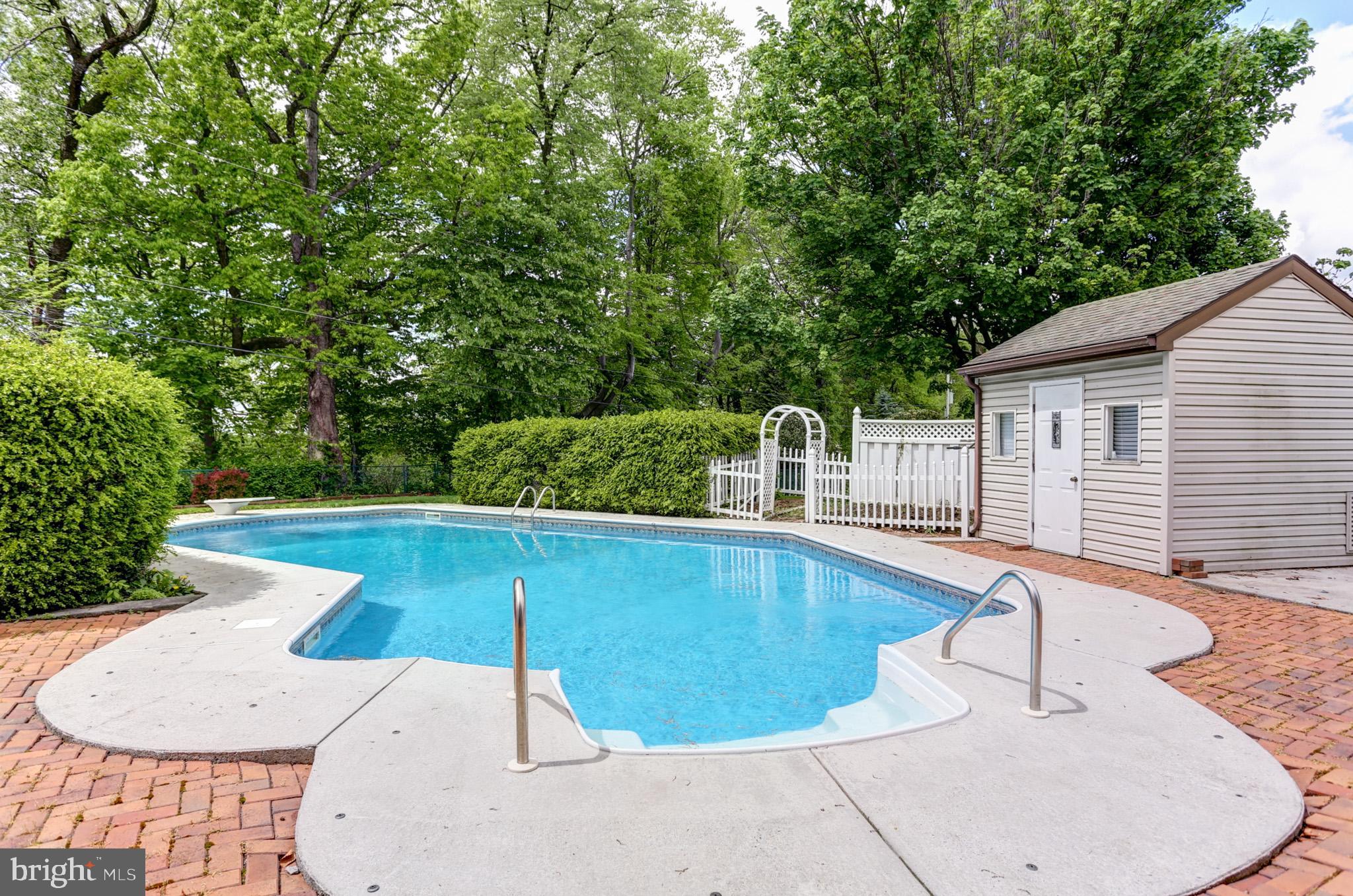 COUNTRY CLUB PARK - Residential