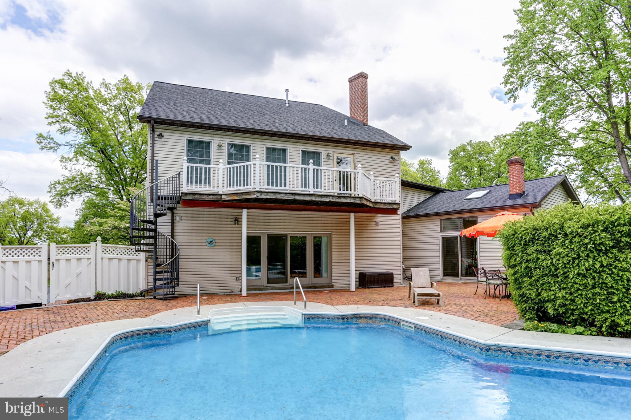 COUNTRY CLUB PARK - Residential