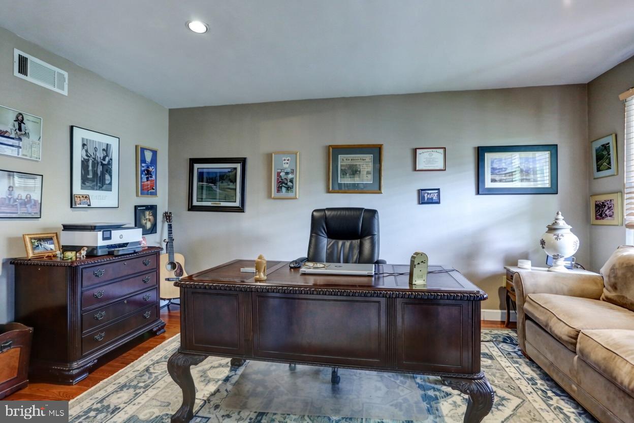 COUNTRY CLUB PARK - Residential