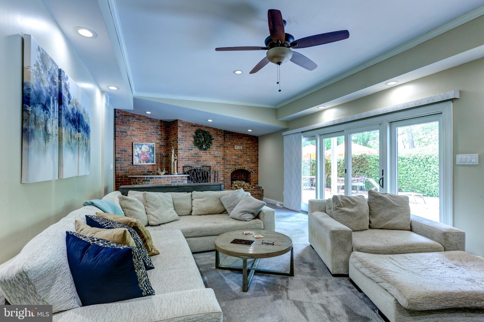 COUNTRY CLUB PARK - Residential