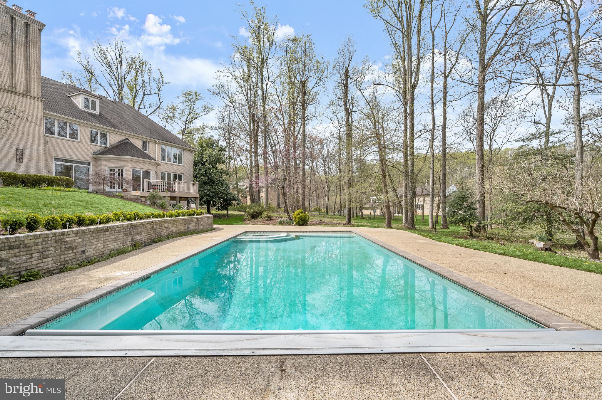 POTOMAC OUTSIDE - Residential