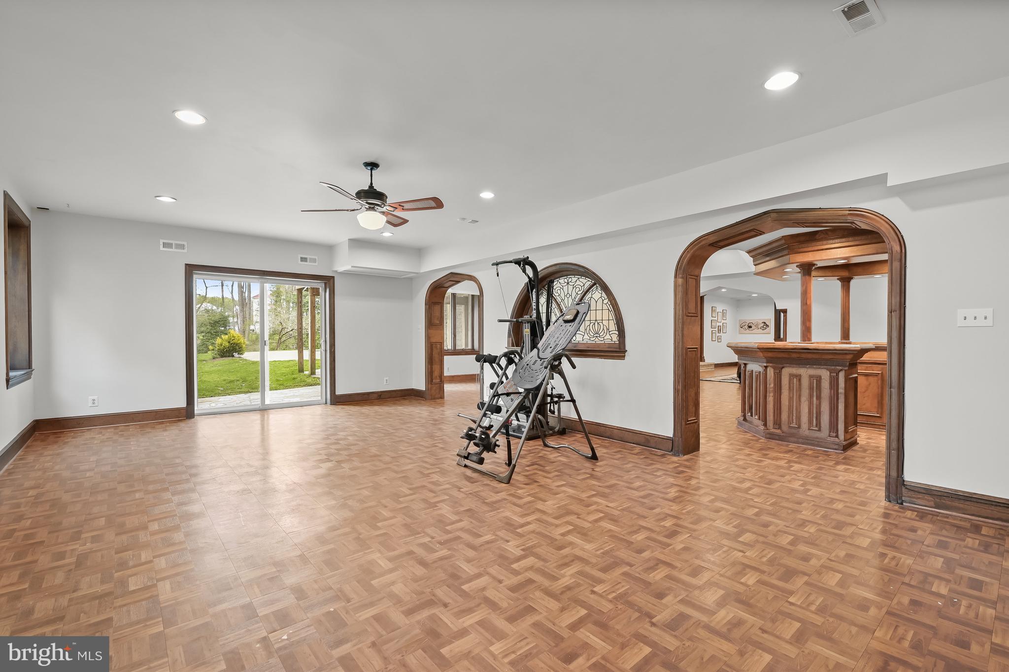 POTOMAC OUTSIDE - Residential