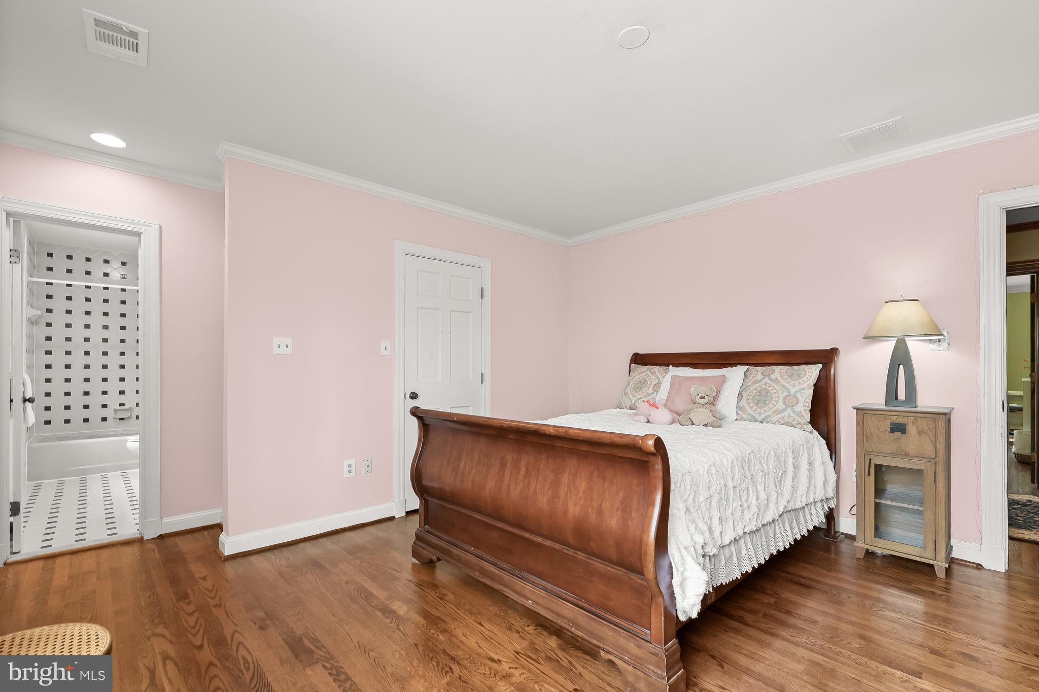 POTOMAC OUTSIDE - Residential