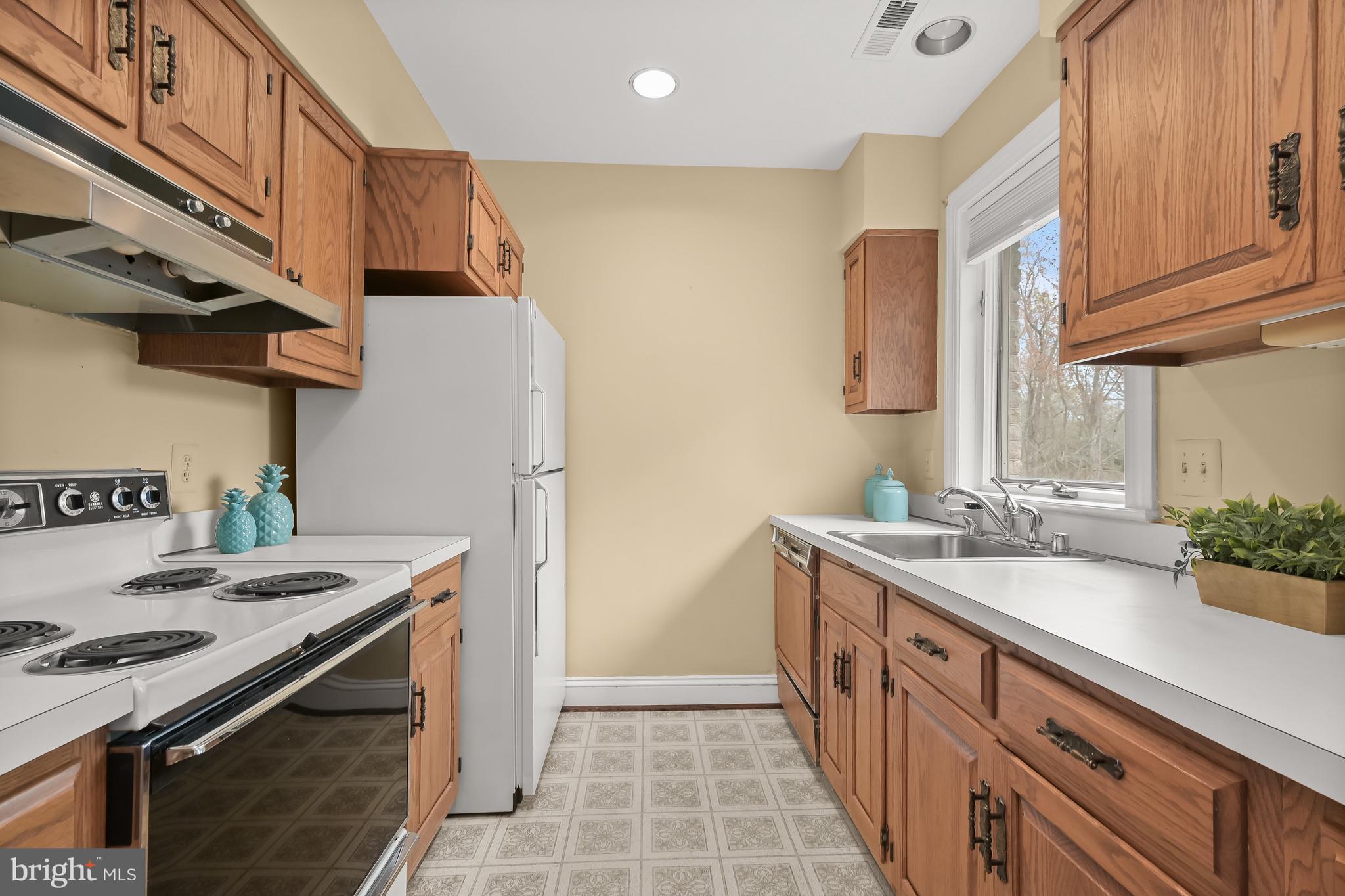 POTOMAC OUTSIDE - Residential