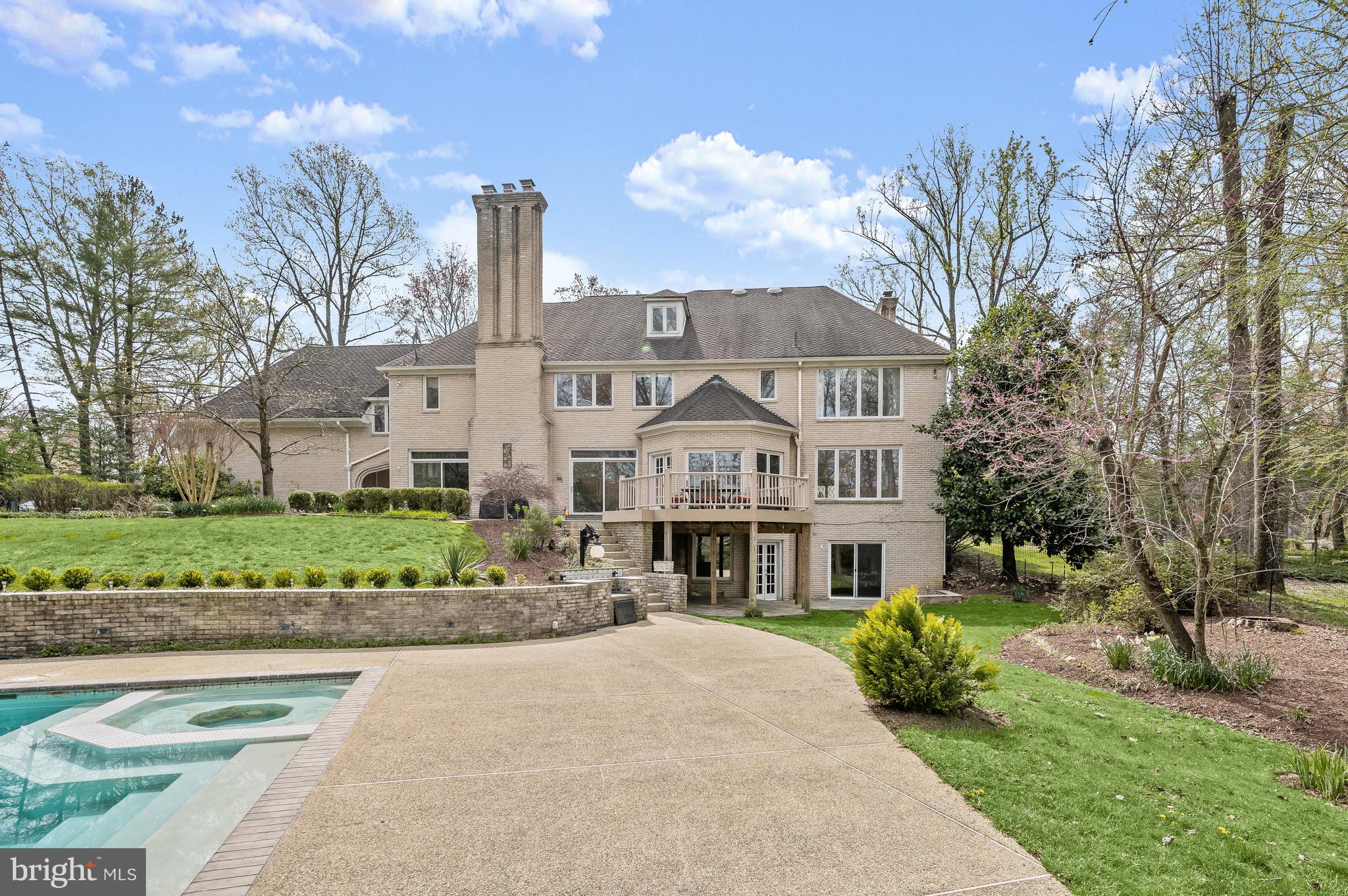 POTOMAC OUTSIDE - Residential