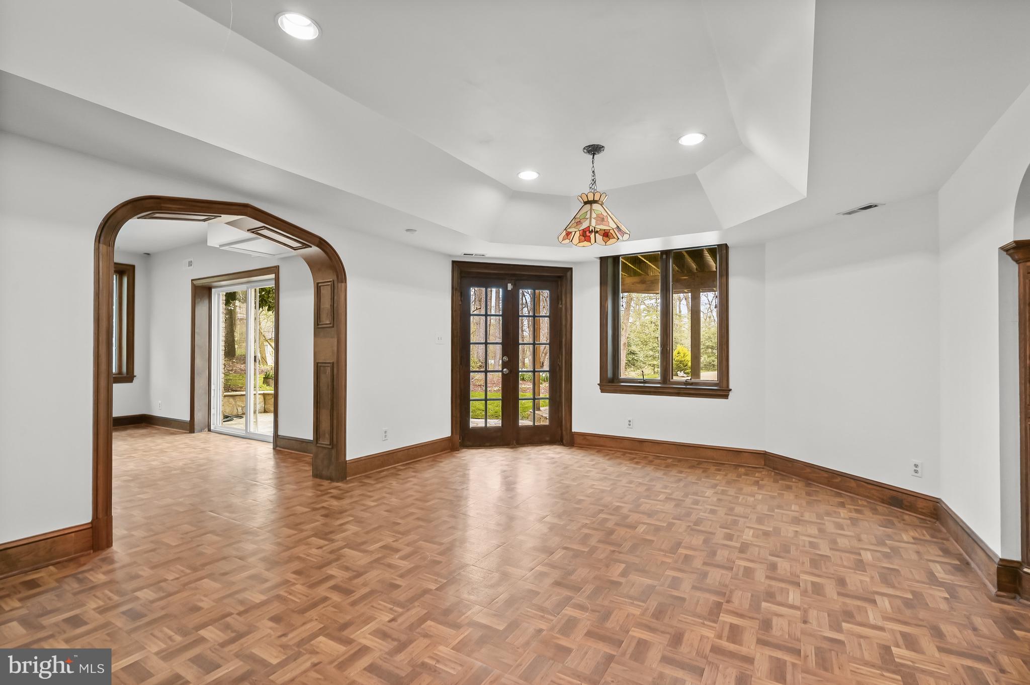 POTOMAC OUTSIDE - Residential