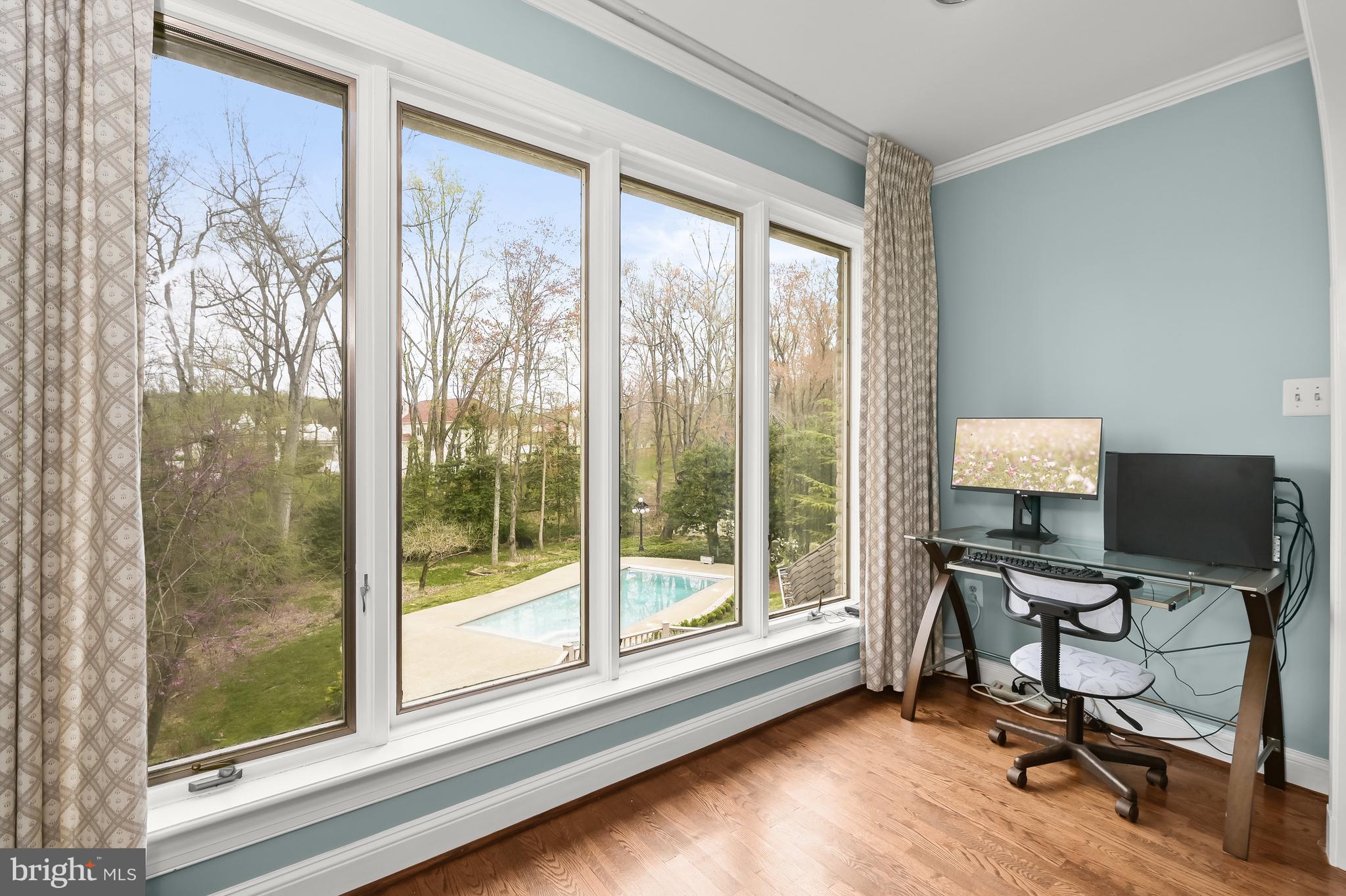 POTOMAC OUTSIDE - Residential