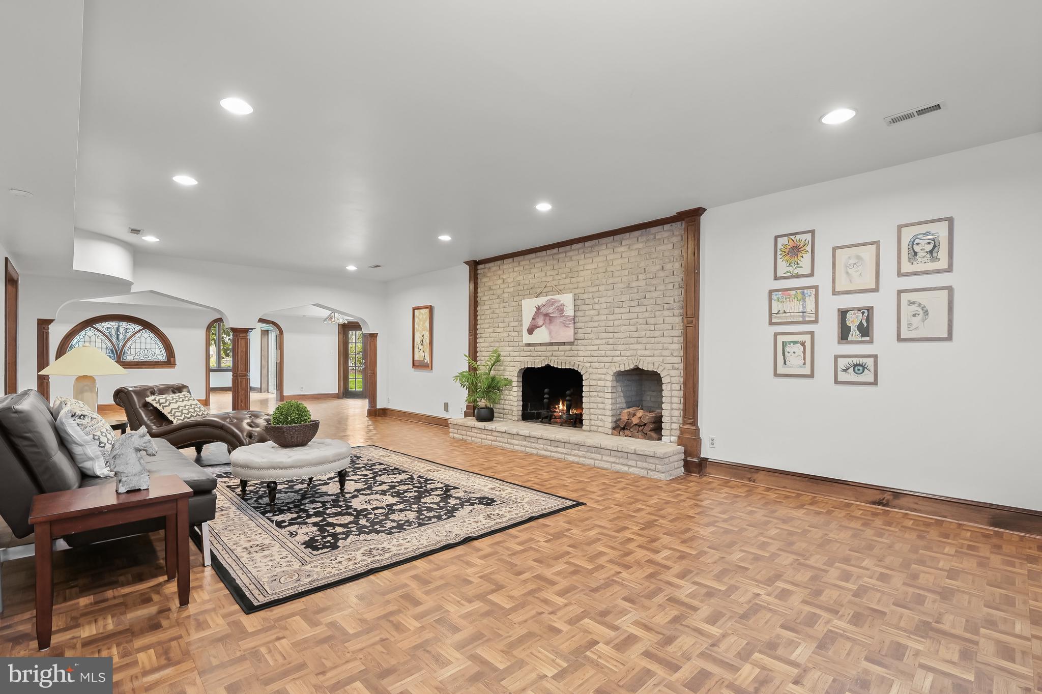 POTOMAC OUTSIDE - Residential