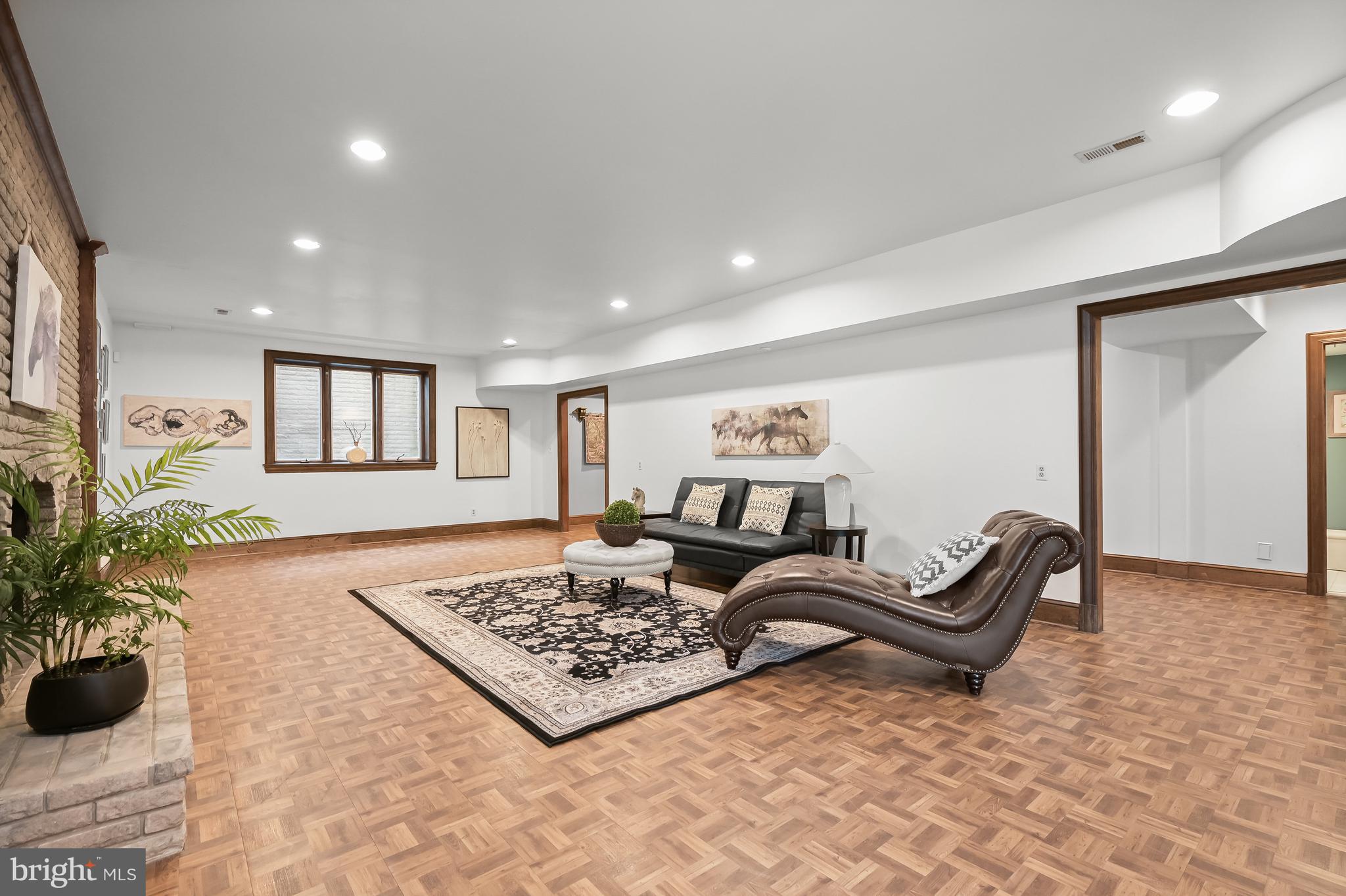 POTOMAC OUTSIDE - Residential