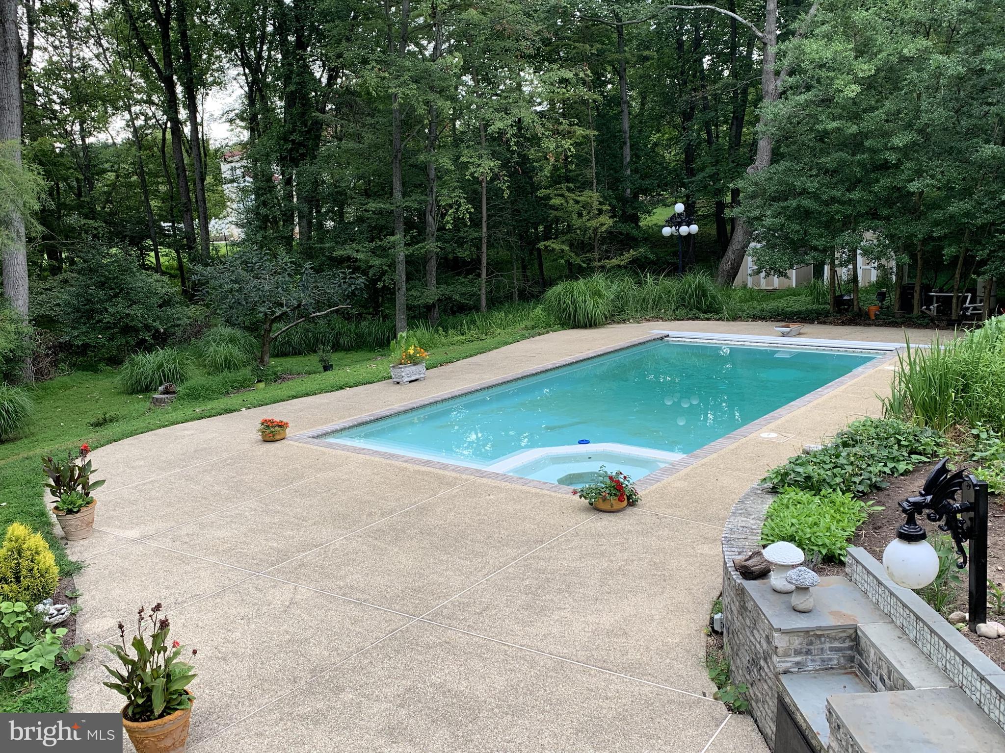 POTOMAC OUTSIDE - Residential