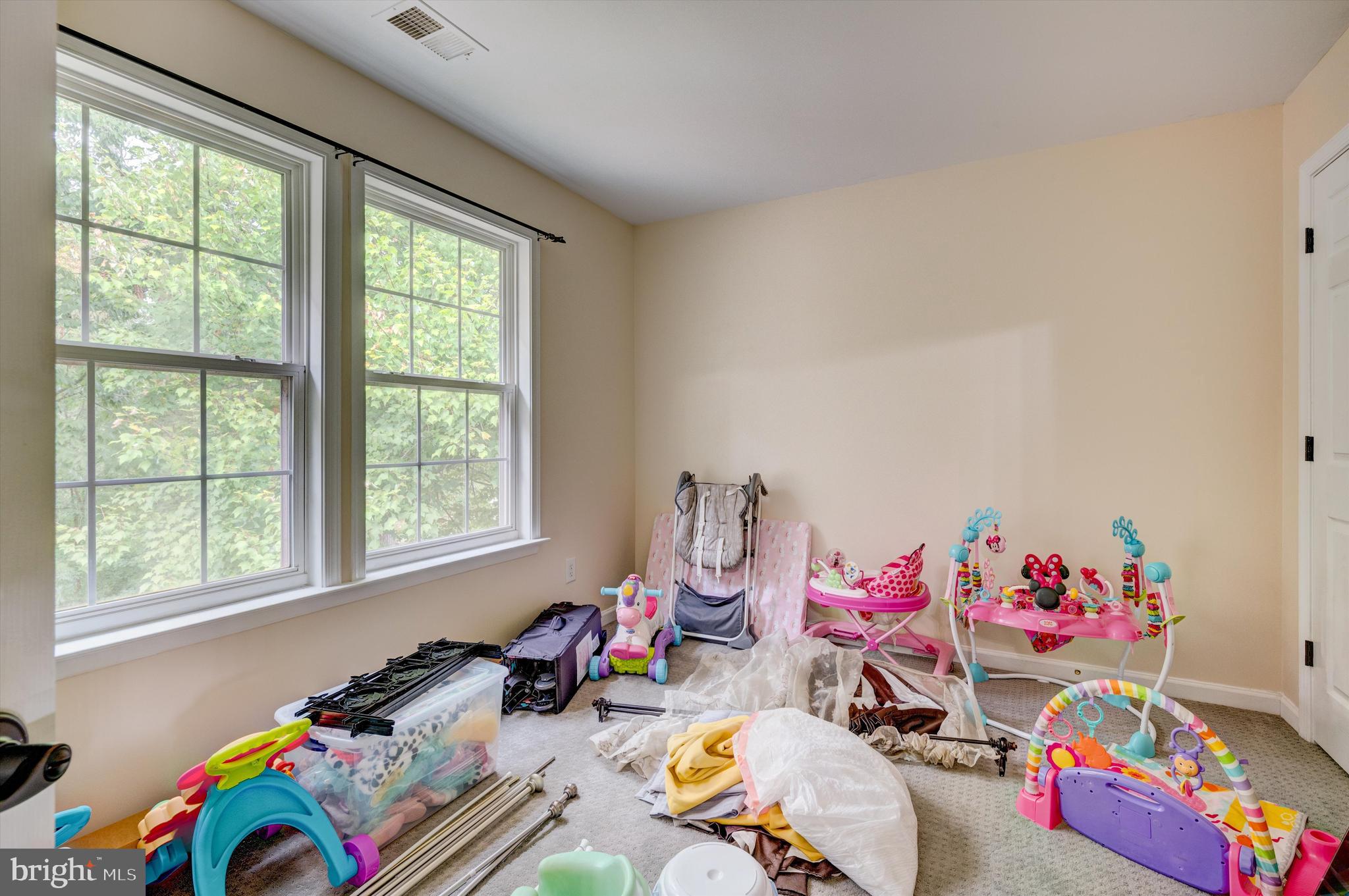 RIVER HILLS - Residential