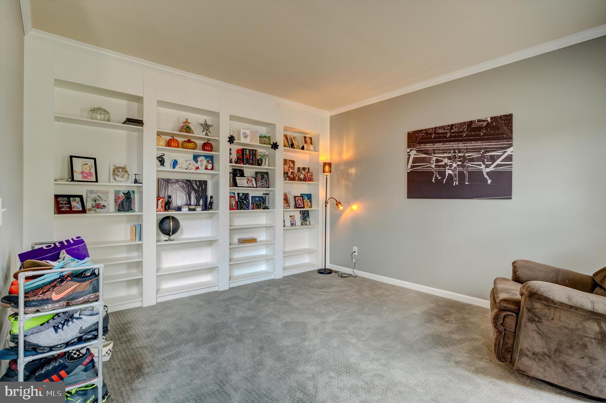 RIVER HILLS - Residential