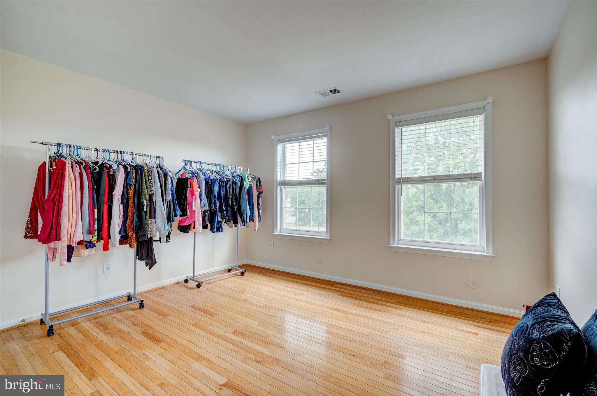 RIVER HILLS - Residential