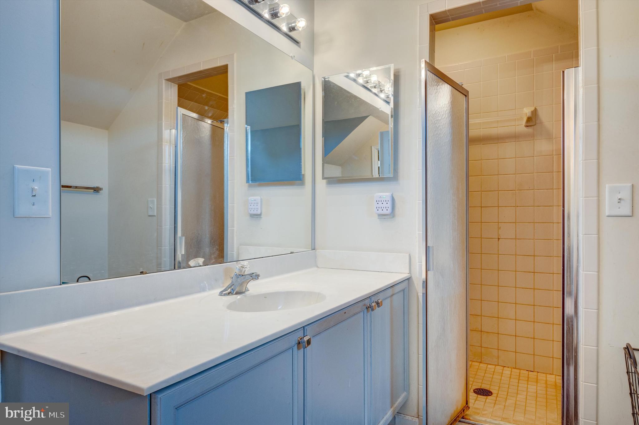 RIVER HILLS - Residential