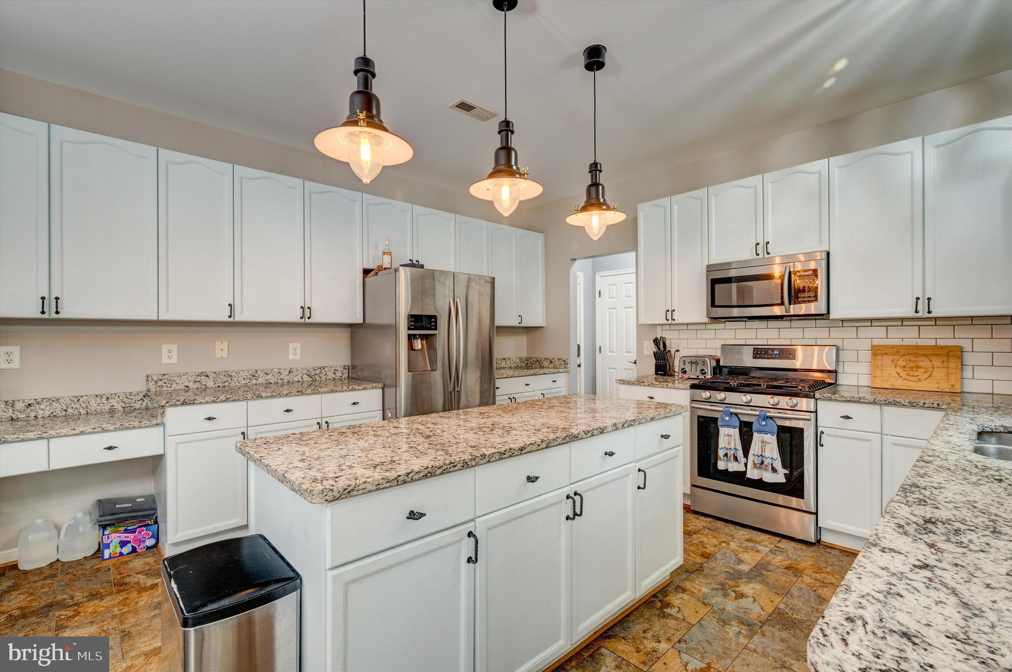 RIVER HILLS - Residential