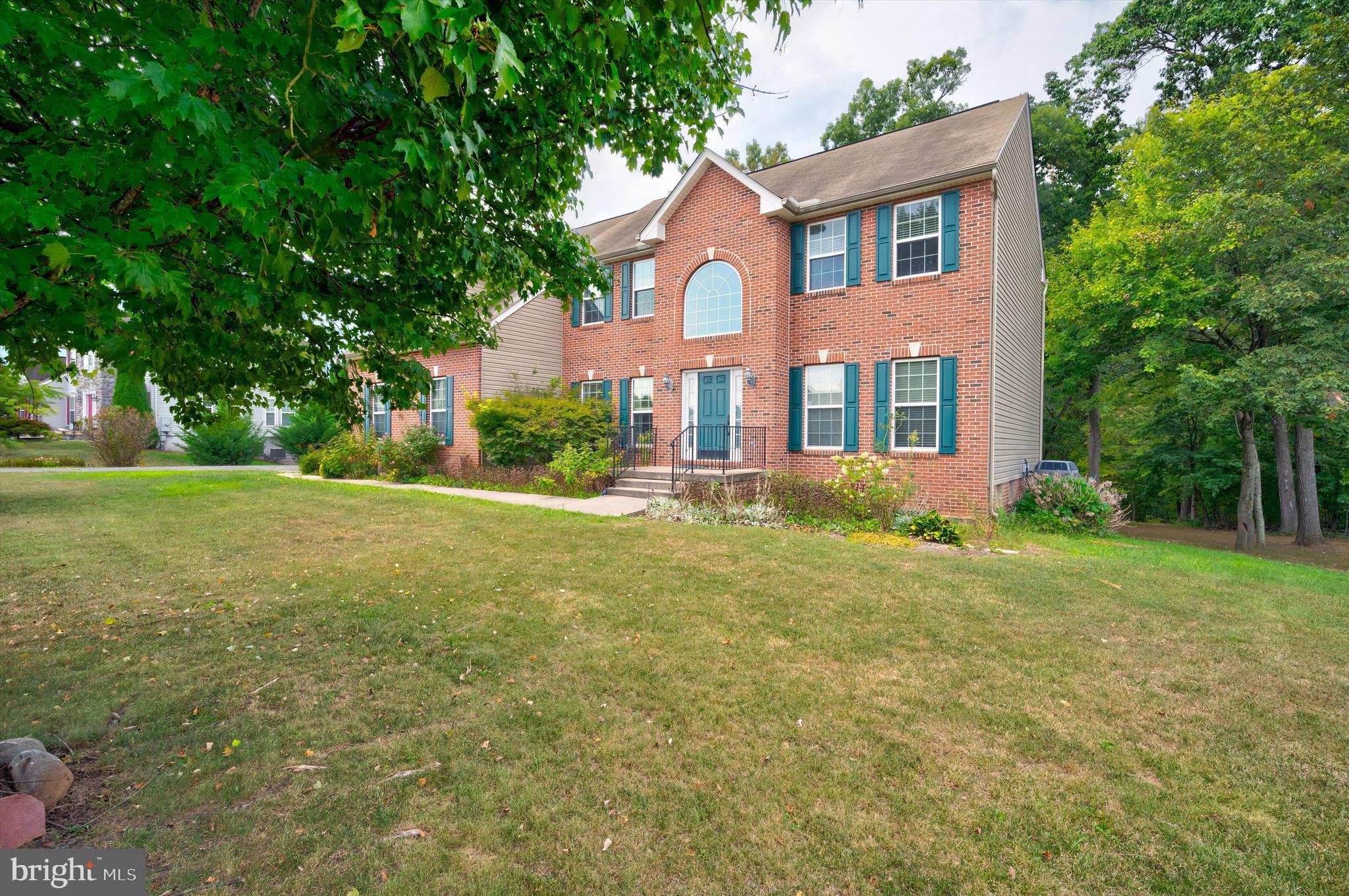 RIVER HILLS - Residential